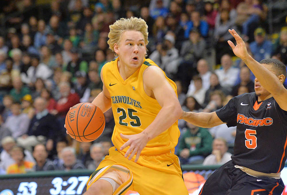 Boomer Blossom looks for an opening during a game between UAA and Pacific November 26, 2014 in the GCI Great Alaska Shootout.