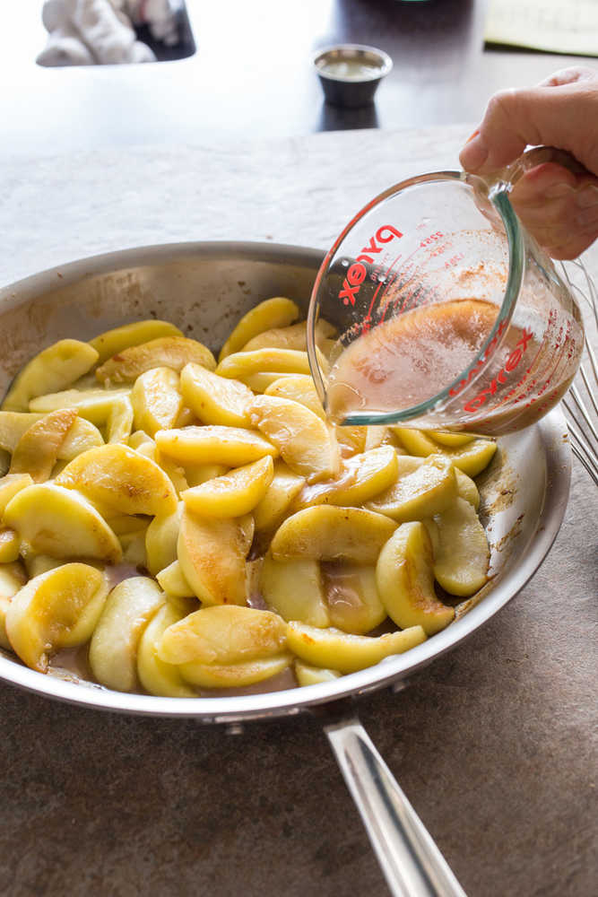 Making skillet apple pie