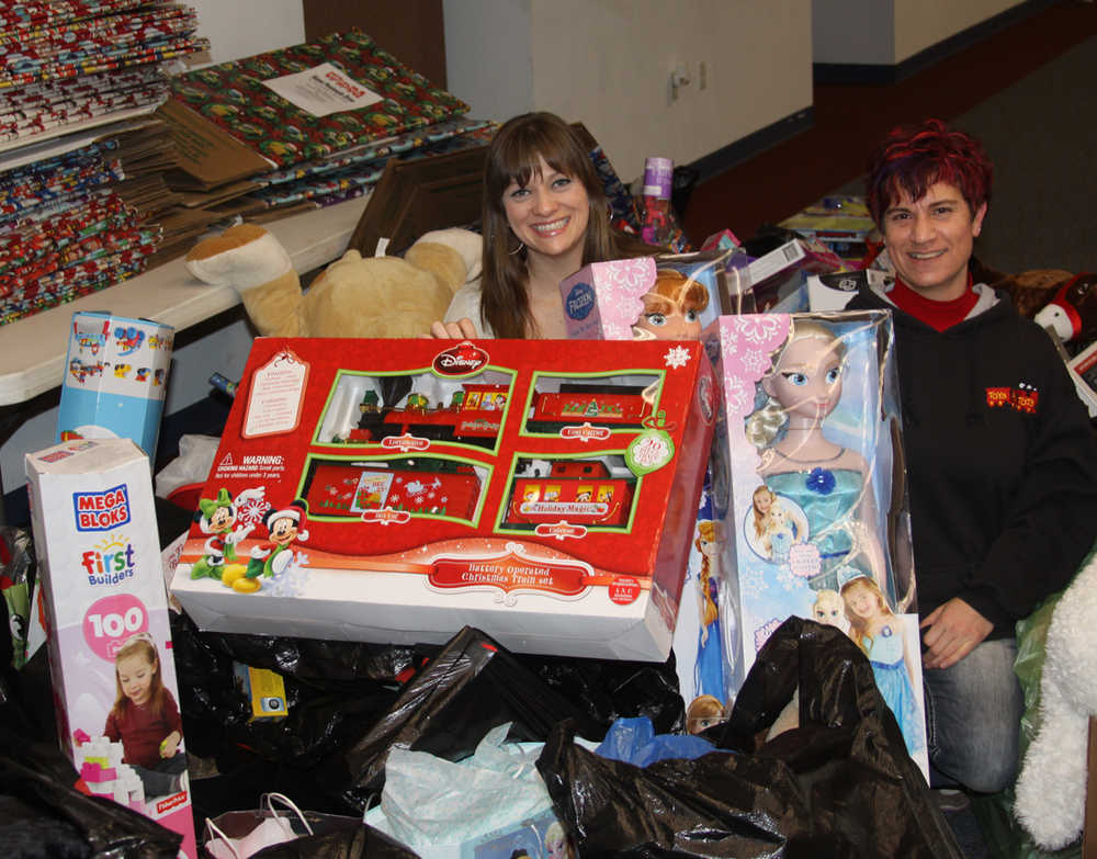 Toys for Tots sets record collecting 2,371 gifts for local children