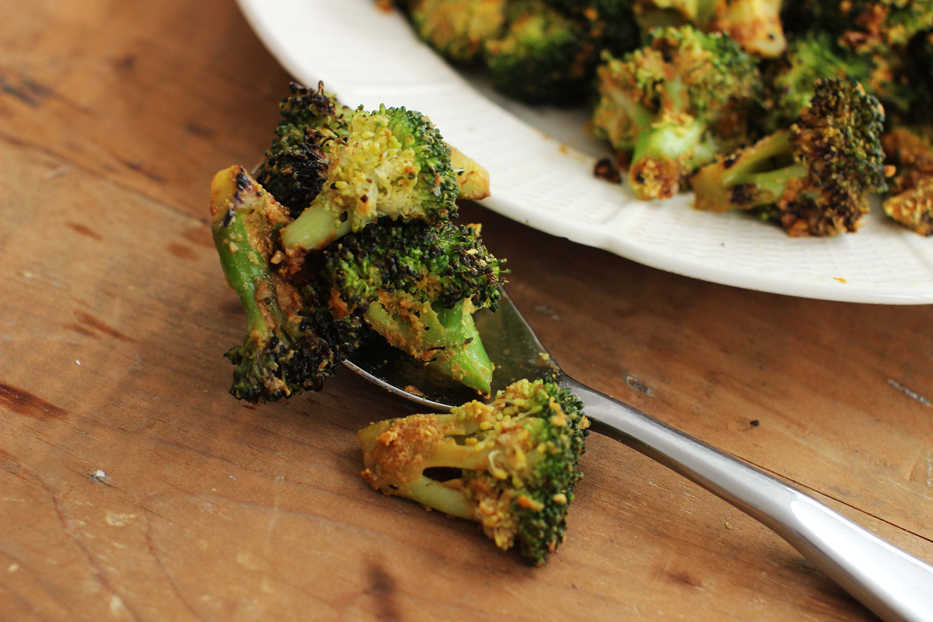 This Feb. 15, 2016 photo shows stovetop roasted broccoli with nutritional yeast in Concord, NH.  This recipe gives you both a new way to season and a speedy way to roast broccoli. (AP Photo/Matthew Mead)