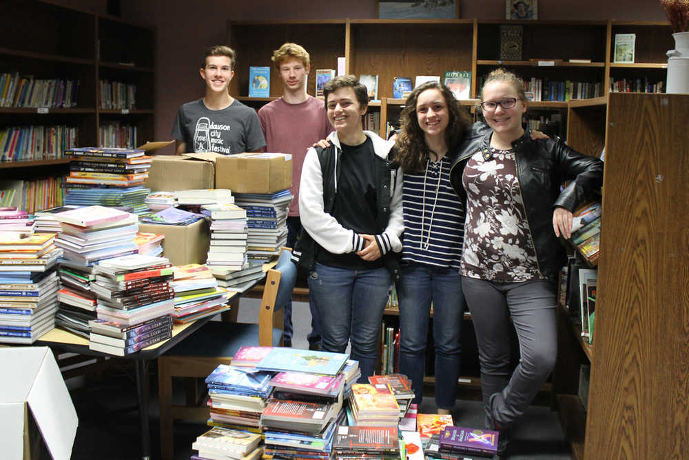 Photo courtesy Joe Rizzo Liam Bureau, Ben Peck, Savannah Rizzo, Carlee Rizzo, Sarah Nash drop off a haul of books to Hope School.