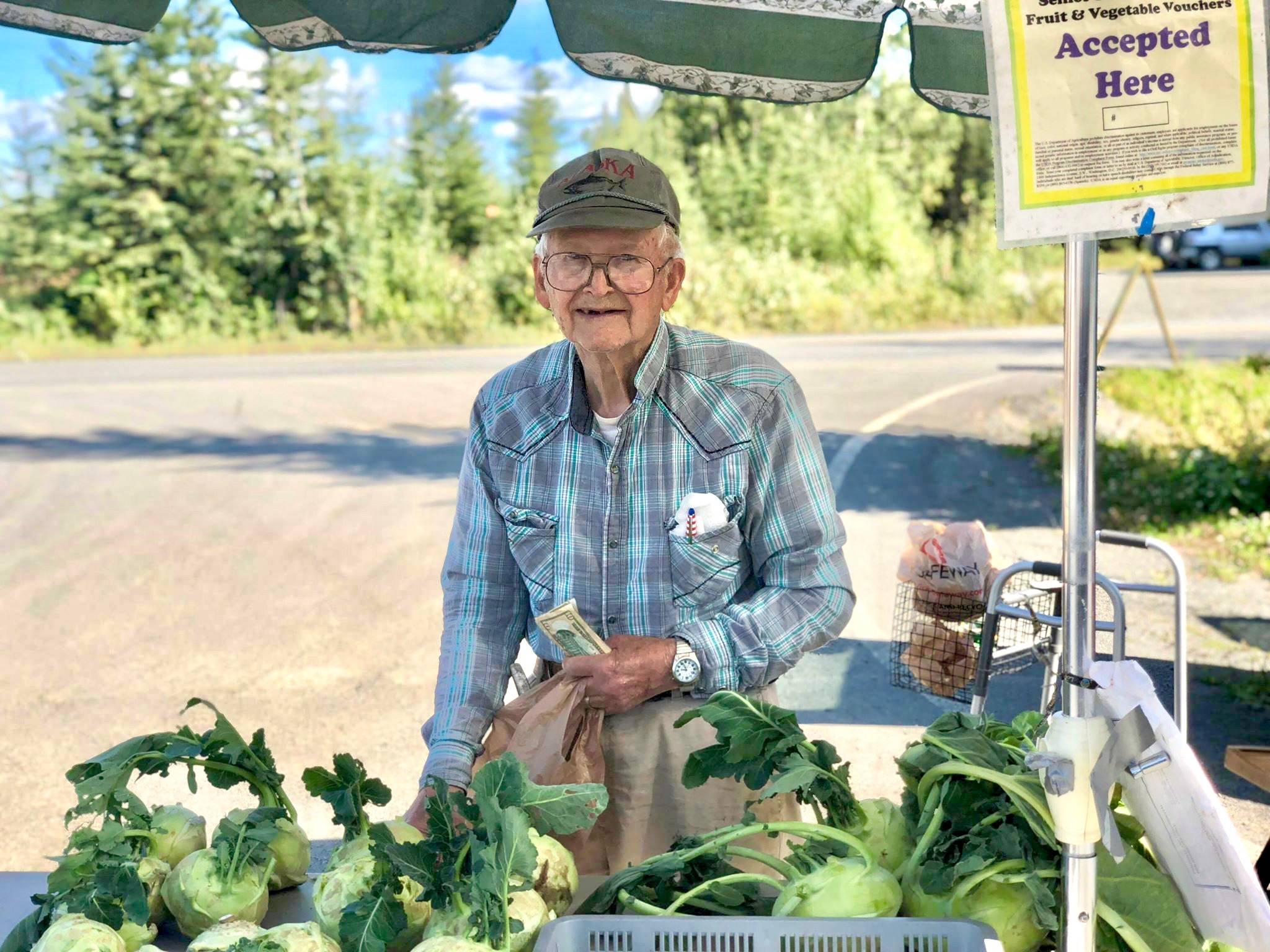 Dale Cocklin of Two Peas in a Pod Farm sells an abundance of root vegetables like beets, kohlrabi, carrots and more at his stand at the Tuesday, Aug. 28. 2018 Farmers Fresh Market at the Kenai Peninsula Food Bank, near Soldotna, Alaska. (Photo by Victoria Petersen/Peninsula Clarion)