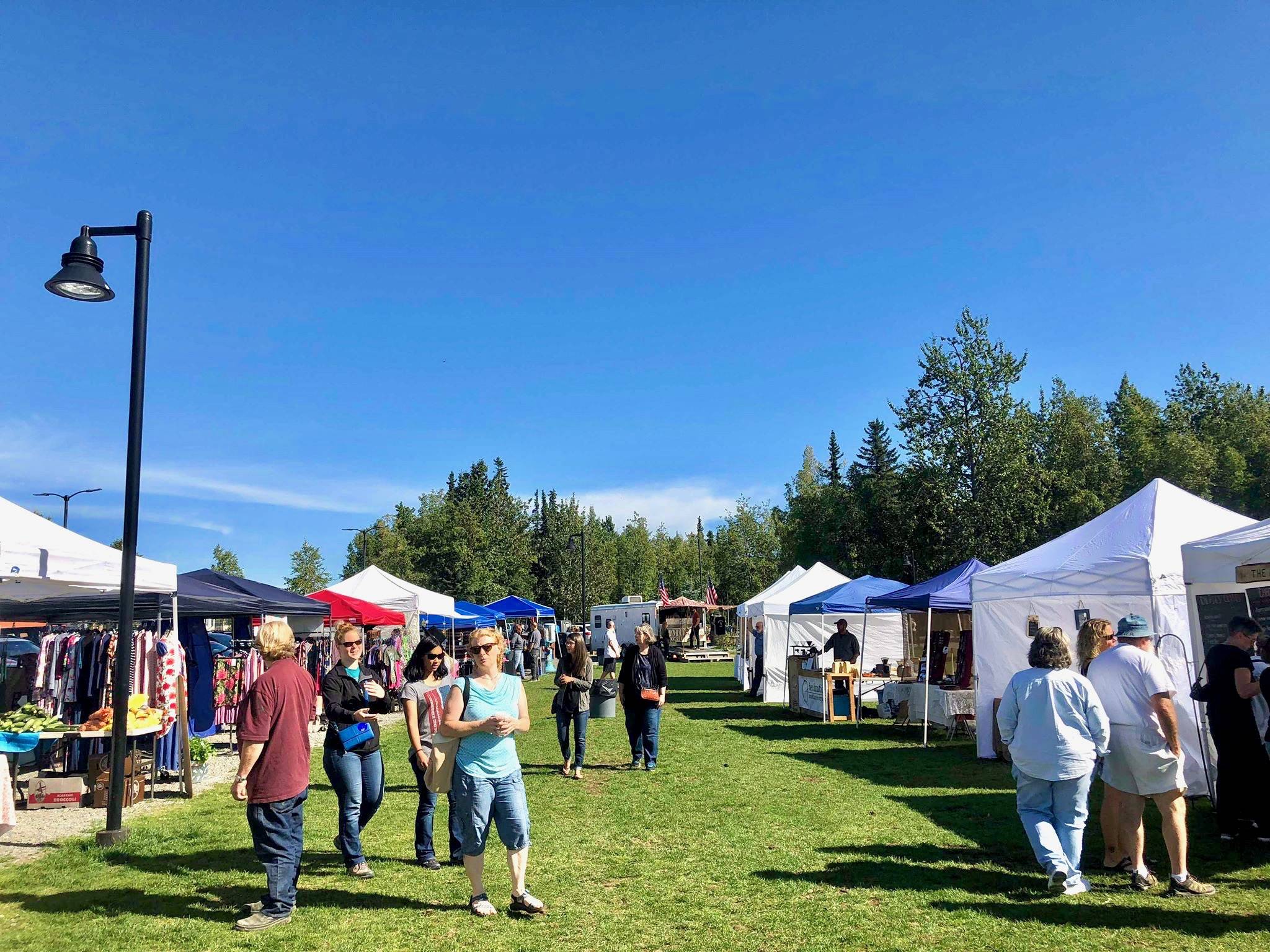 Marketgoers were met with sunshine and clear skies on the last day of the Wednesday Market on Wednesday, Aug. 29, 2018, in Soldotna, Alaska. (Photo by Victoria Petersen/Peninsula Clarion)