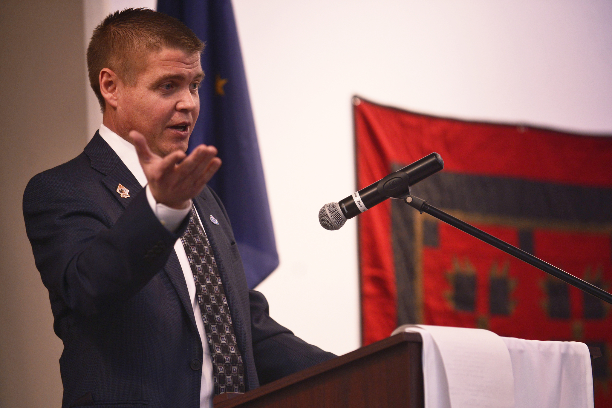 Twenty three days into his job as Kenai City Manager, Paul Ostrander speaks about Kenai issues to a Kenai Chamber of Commerce audience during a talk on Wednesday, Feb. 1, 2017 at the Kenai Chamber of Commerce and Visitors Center. (Ben Boettger/Peninsula Clarion).