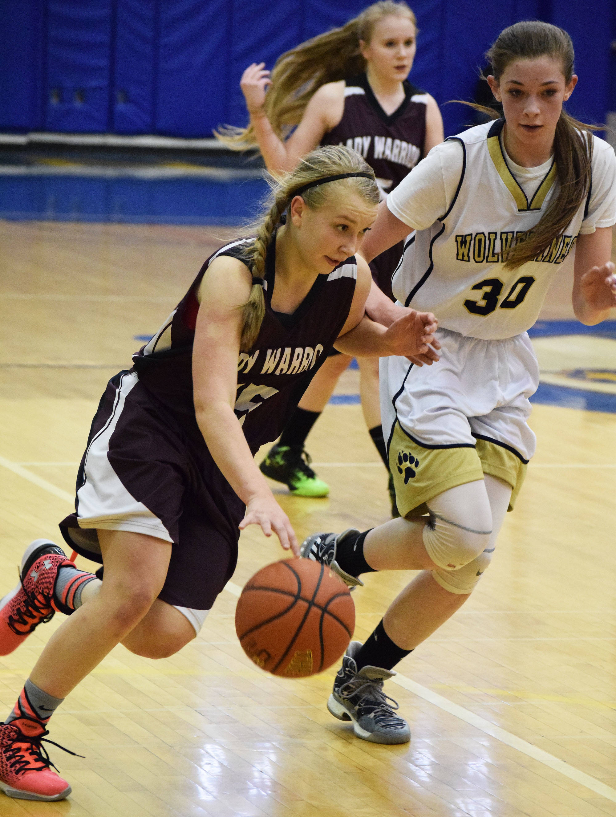 Nikolaevsk’s Vera Fefelov (left) dribbles into the lane against Ninilchik’s DeeAnn White in Friday’s Peninsula Conference girls championship game at Homer High School. (Photo by Joey Klecka/Peninsula Clarion)