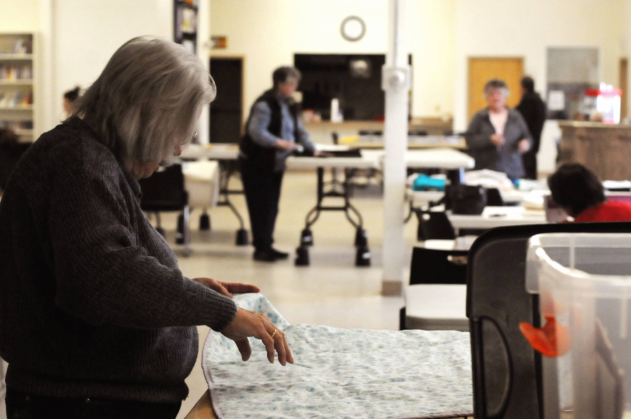 Quilters work on quilts for charity at the Funny River Community Center on Thursday, April 27, 2017 in Funny River, Alaska. (Elizabeth Earl/Peninsula Clarion)