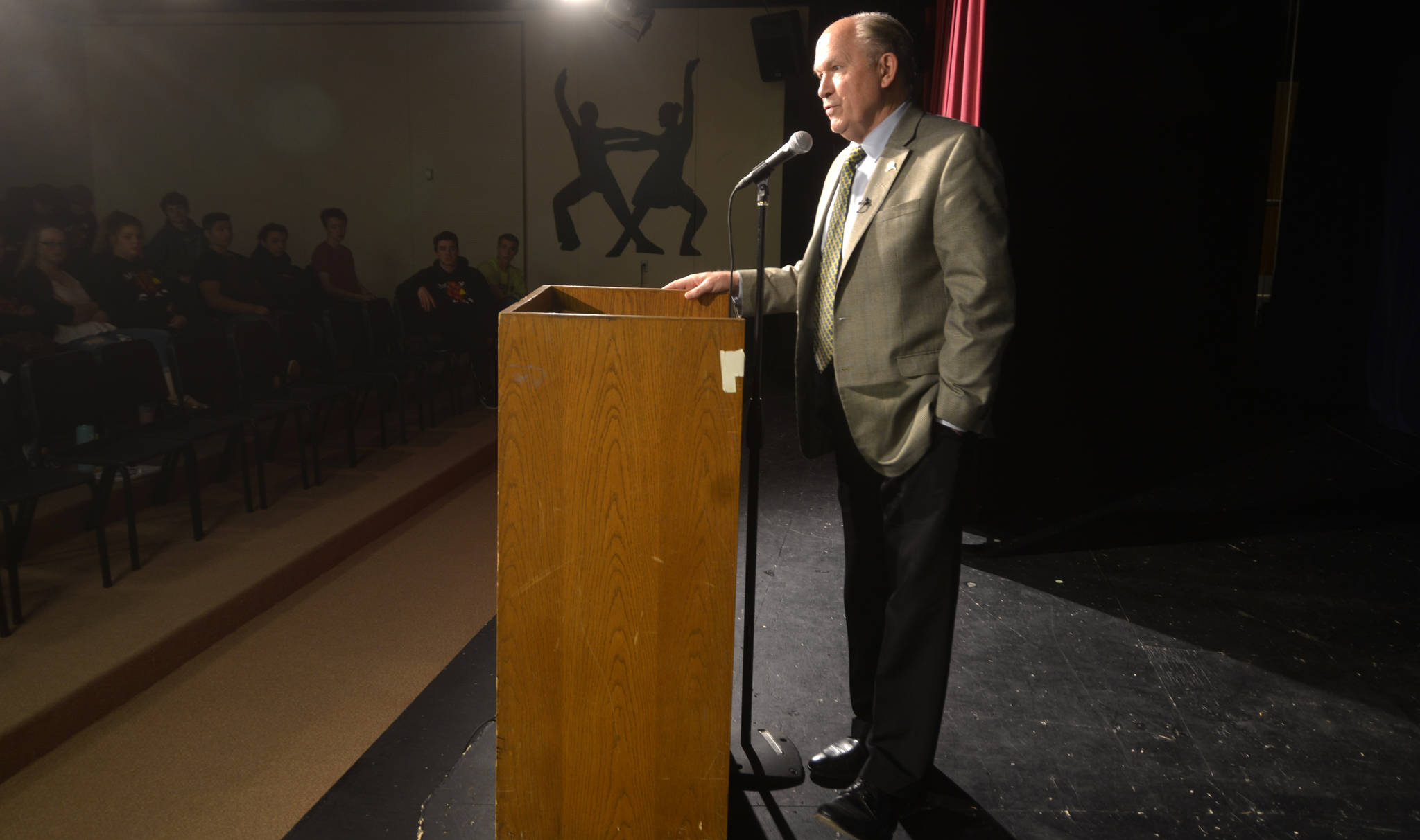 Governor Bill Walker spoke to Kenai Central High School seniors on Tuesday, May 9. (Kat Sorensen/Peninsula Clarion)