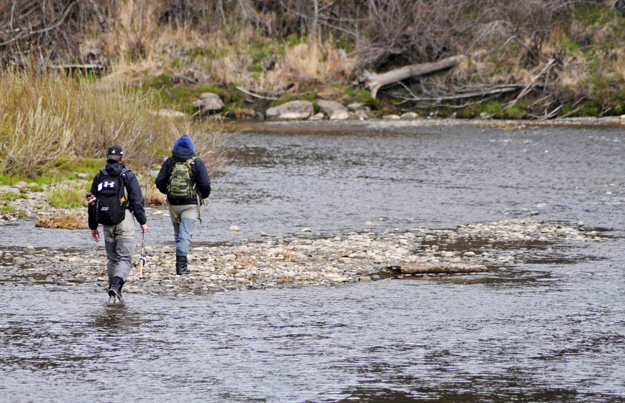 Two anglers head out through the shallows of the Anchor River to cast a line for king salmon Saturday, May 20, 2017 in Anchor Point, Alaska. (Elizabeth Earl/Peninsula Clarion)  Two anglers head out through the shallows of the Anchor River to cast a line for king salmon Saturday in Anchor Point. (Elizabeth Earl/Peninsula Clarion)