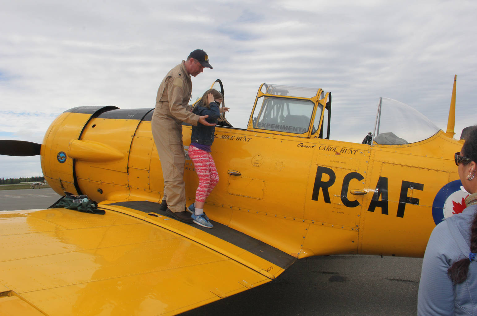 Kids got to sit in the cockpit of a WWII RCAF fighter.