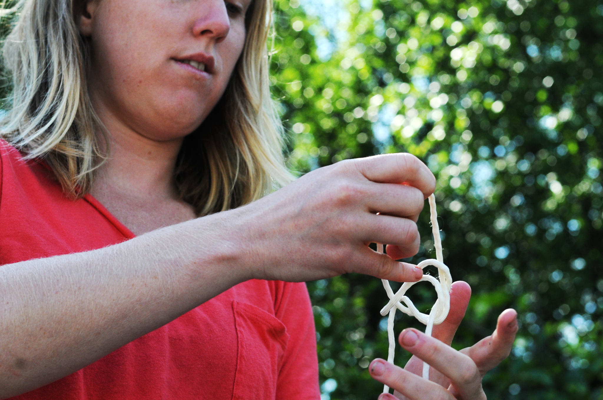 Clarion reporter Kat Sorensen demonstrates how to tie an angler’s loop knot to create a stringer so sportfishermen can hang onto their catches on Wednesday, July 12, 2017 in Kenai, Alaska. For a full video demonstration, check out the Peninsula Clarion’s Facebook page. (Photo by Elizabeth Earl/Peninsula Clarion)
