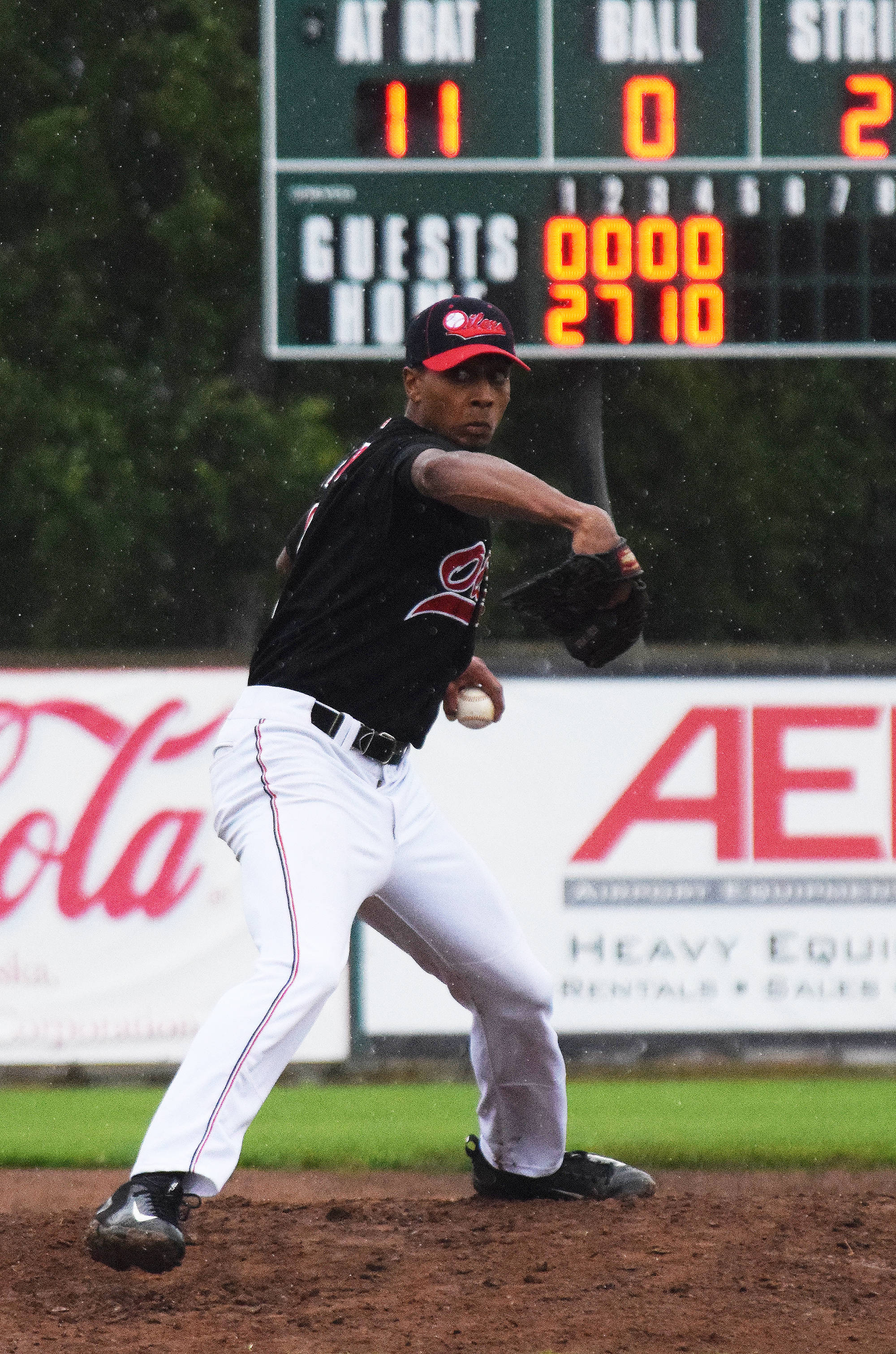 Kerr pitches Oilers past Bucs in the rain