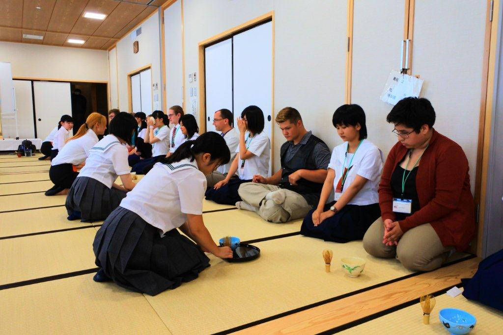 A tea ceremony in Akita with local students participating. (Photos courtesy of Yasuko Lehtinen)