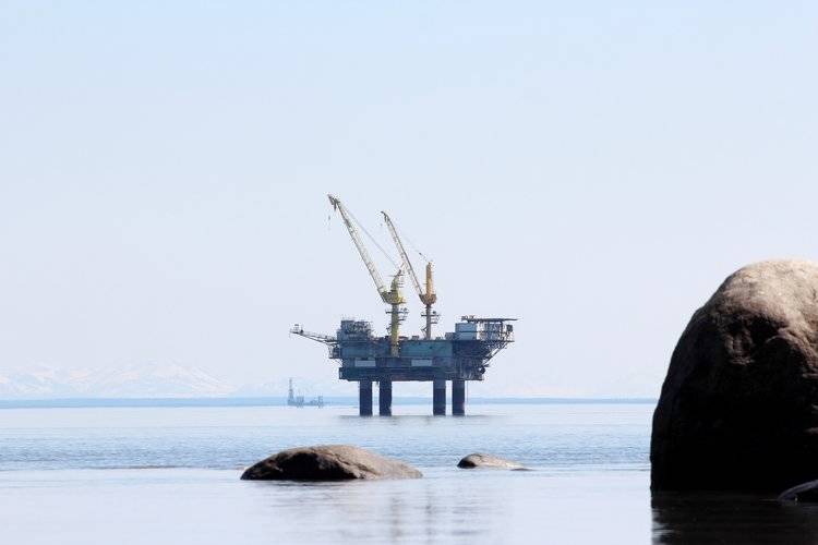 In April 2017 Hilcorp’s Bruce Platform, pictured here, was shut in along with its neighboring platform Anna after the later released a sheen from its flaring system that turned out to be roughly three gallons of natural gas condensate. The incident was one of the 2017 hydrocarbon leaks from Cook Inlet’s aging platforms and pipelines that prompted the Cook Inlet Regional Citizens Advisory Council to begin an overview of Cook Inlet oil and gas infrastructure, leading to recommendations for preventing future leaks. (Photo courtesy of Ground Truth Trekking.)