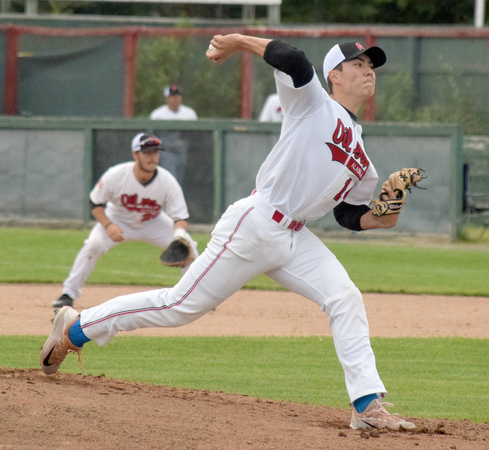 Oilers steamroll Chinooks to reach 10th win