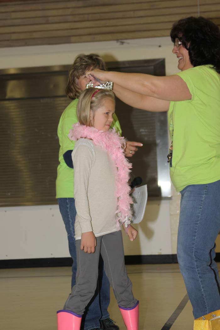 Ms. Romatz crowns Queen Grace "Ruler of Summer Reading."