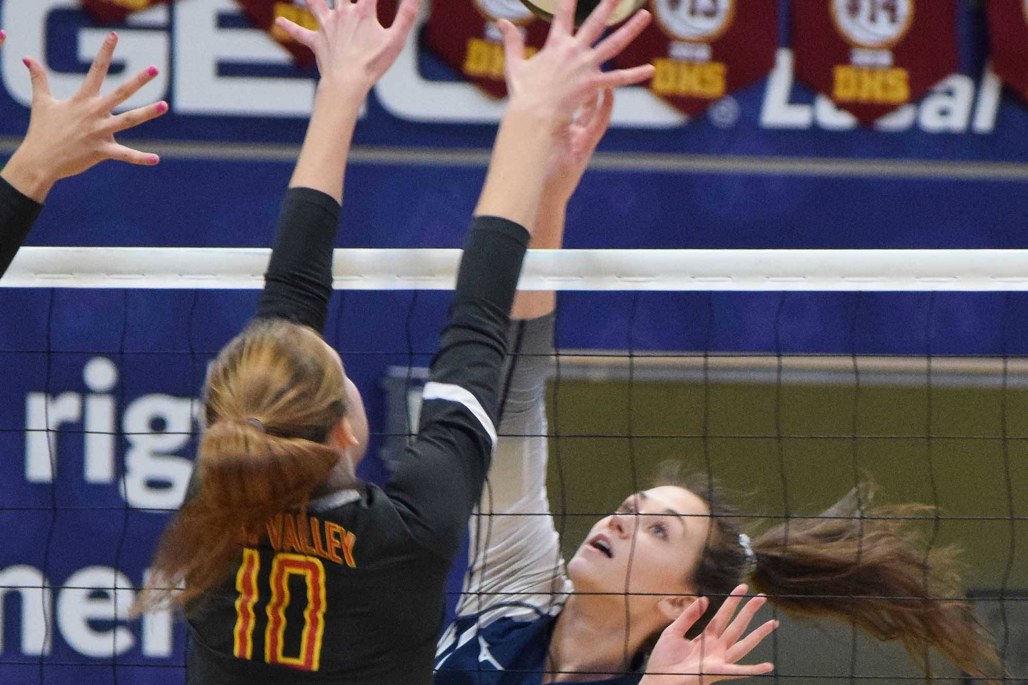 SoHi splits opening day at 4A state volleyball