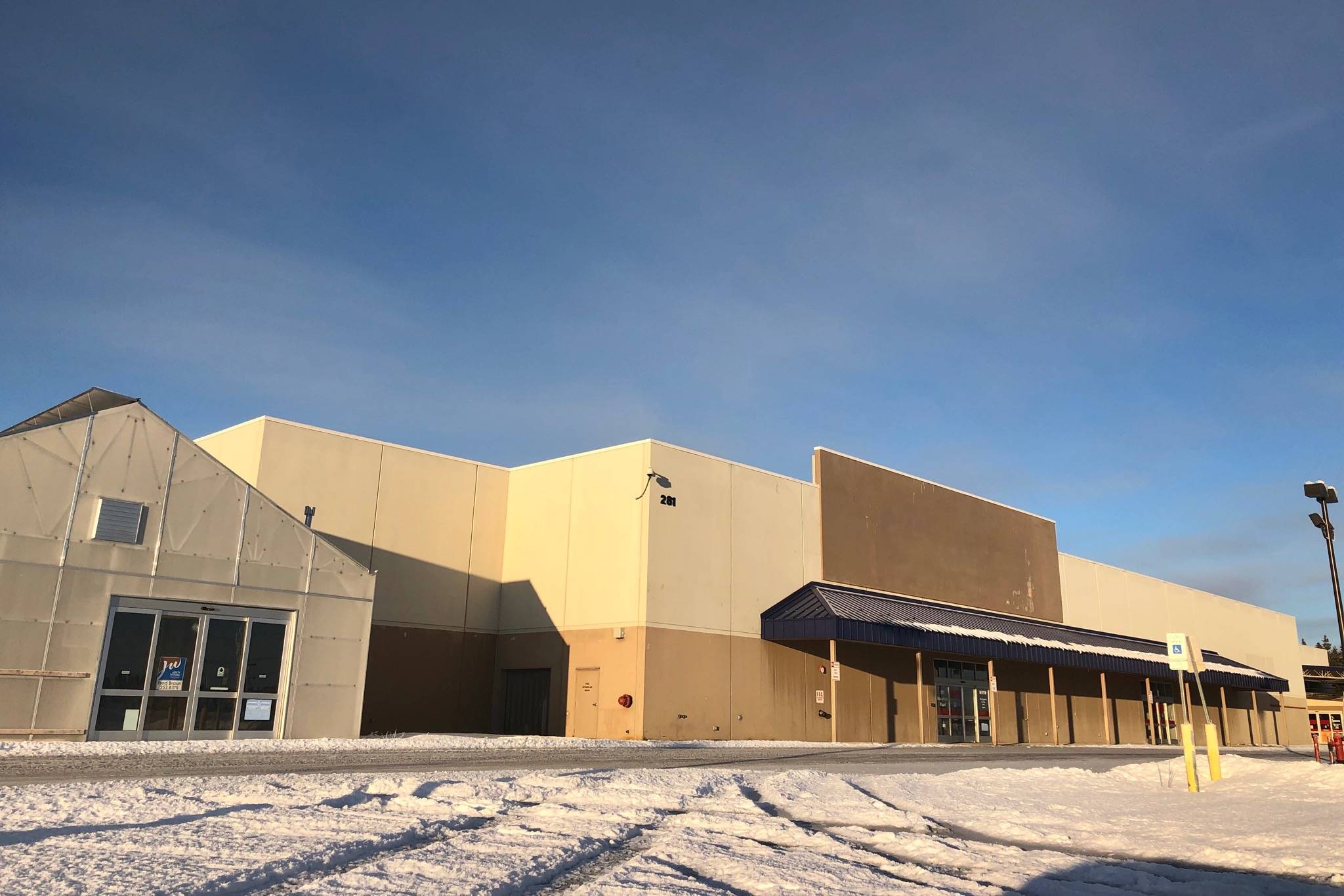 The former Lowe’s Home Improvement warehouse space on Marathon Road in Kenai stands empty Friday. (Photo by Victoria Petersen/Peninsula Clarion)