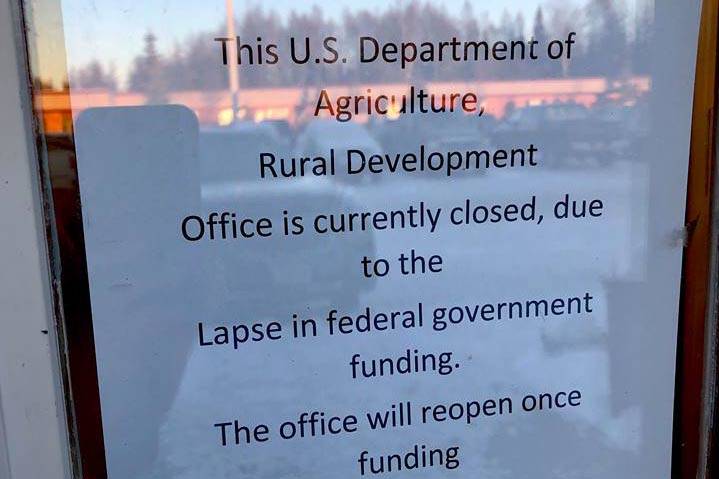 Shutdown drags on, workers to go without pay