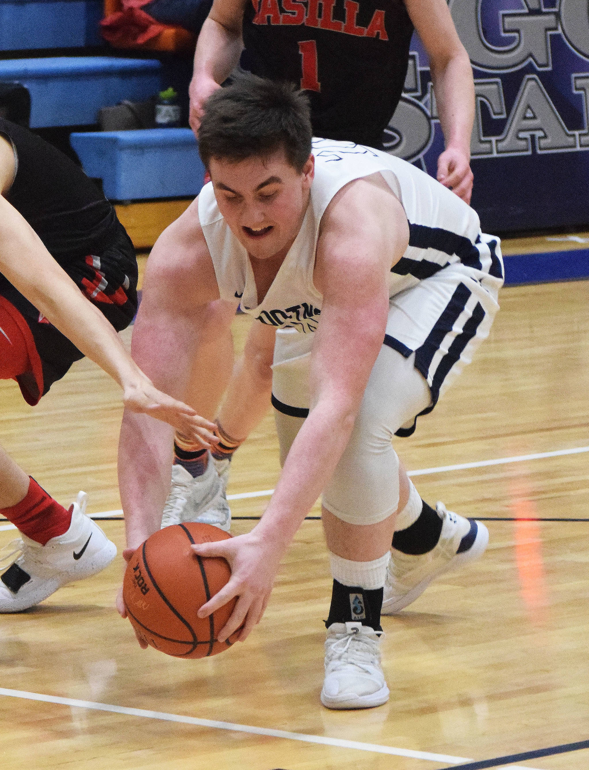 Soldotna’s Brock Kant goes scrambling after a loose ball Friday night in a conference meeting at Soldotna High School. (Photo by Joey Klecka/Peninsula Clarion)