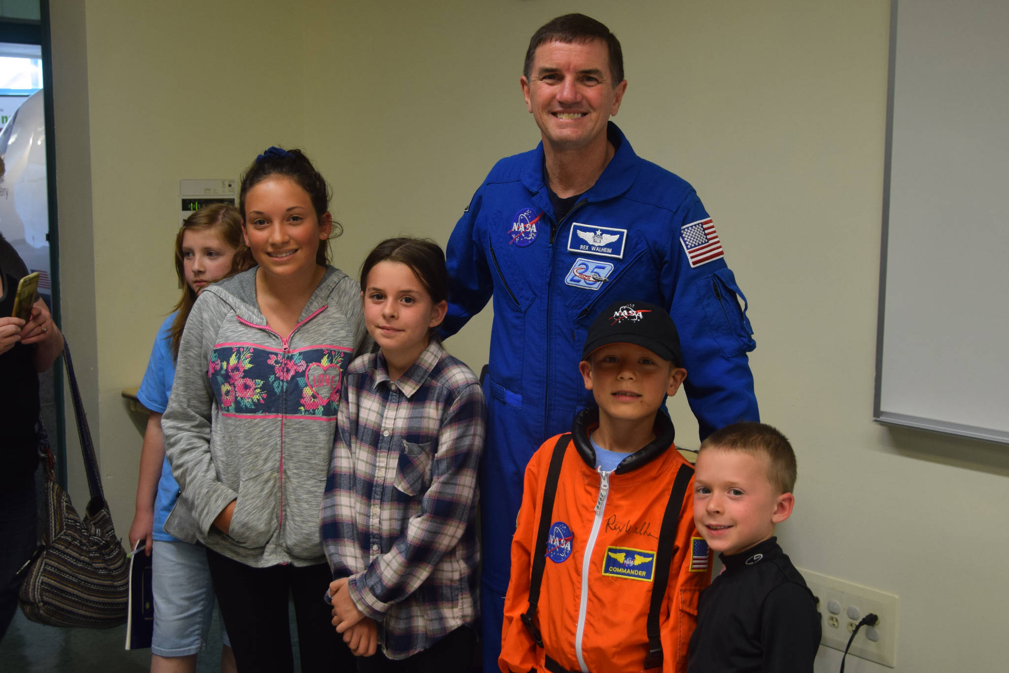 Astronaut Rex Walheim takes a photo with Sadie Doss, Ruby Doss, Silas Doss and Eli Doss at the Challenger Learning Center in Kenai, Alaska on Aug. 1, 2019. (Photo by Brian Mazurek/Peninsula Clarion)