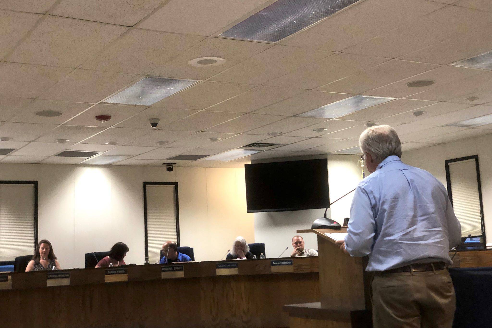 Country singer Zac Brown’s lawyer Blaine Gillam speaks for his client at the Kenai Peninsula Borough Planning Commission meeting, Aug. 12, 2019, in Soldotna, Alaska. (Photo by Victoria Petersen/Peninsula Clarion)