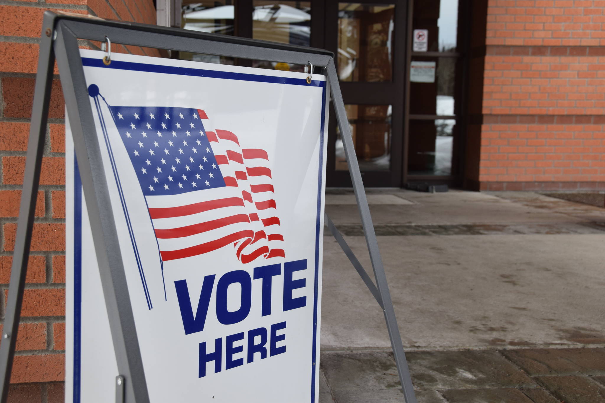 A sign directs voters at Soldotna City Hall during the special Field House election on March 5, 2019. (Photo by Brian Mazurek/Peninsula Clarion)