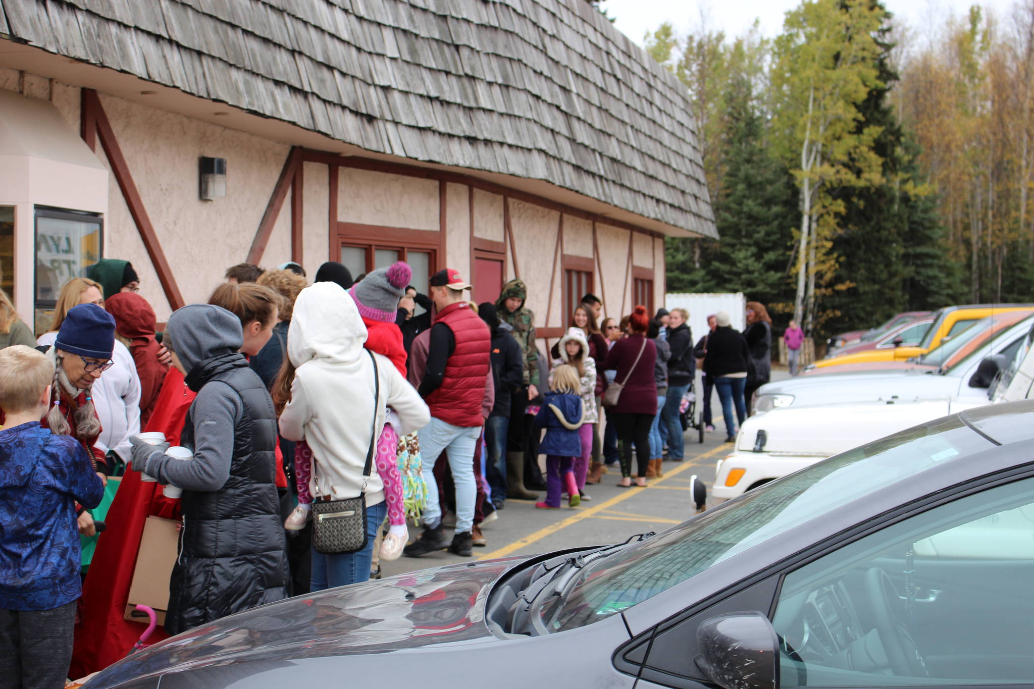 The line outside of the Moose is Loose Bakery can be seen here on their last day of business in Soldotna, Alaska on Sept. 28, 2019. (Photo by Brian Mazurek/Peninsula Clarion)