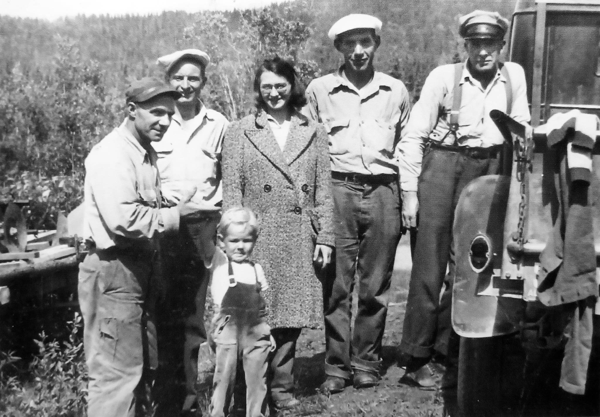 The Jims and friends. Little Jim (left) and Big Jim flank the others. In the center is Beverly Sabrowski, who, along with her husband, lived with the Jims in the 1930s. (Photo courtesy of Mona Painter)