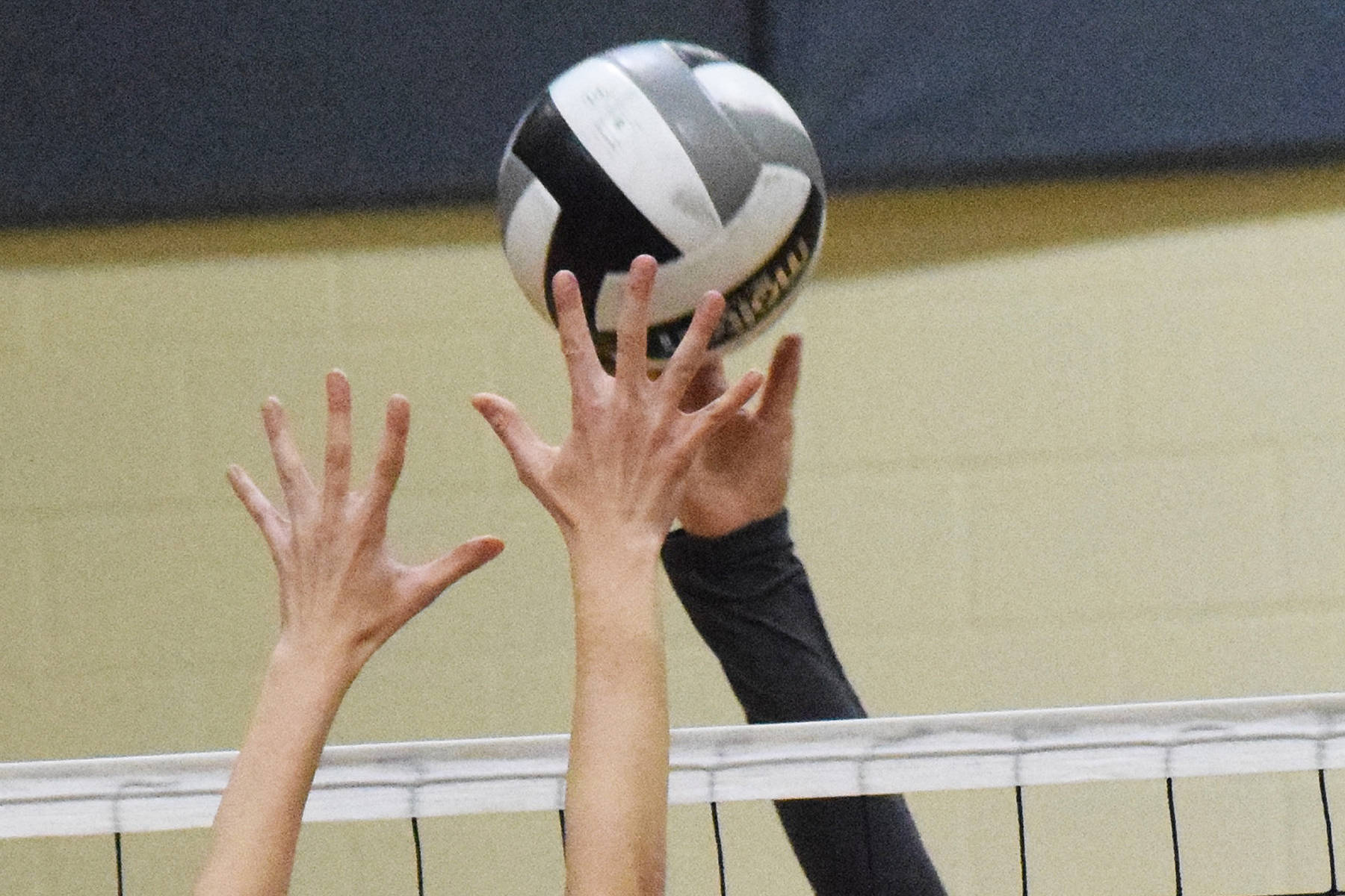 Nikolaevsk wins 1st day at Mix Six state volleyball