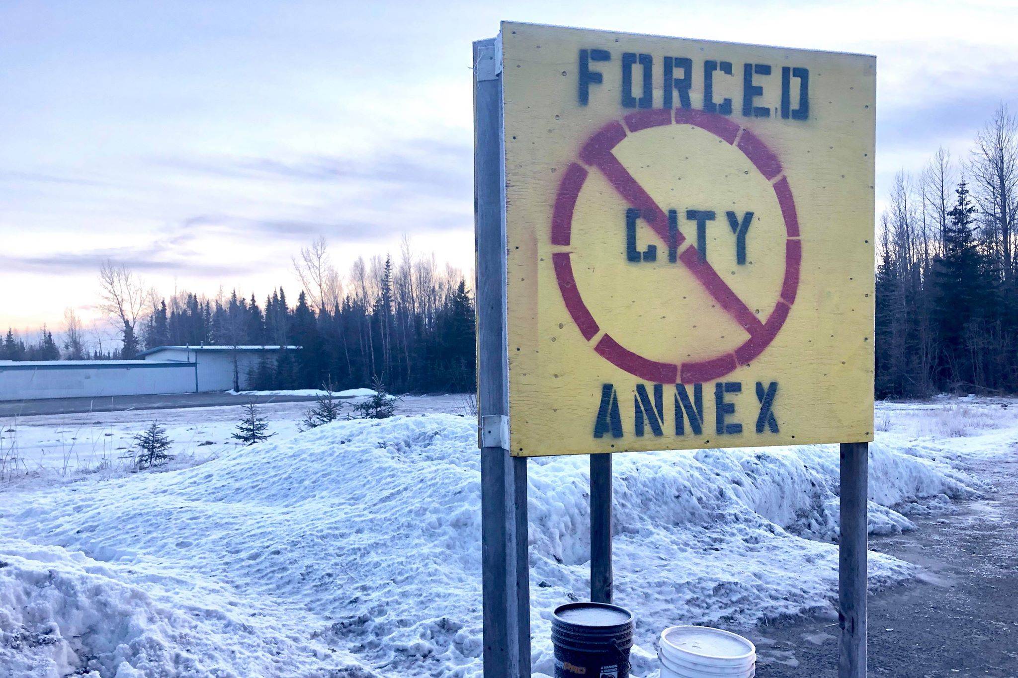 A sign opposing the city of Soldotna’s efforts to annex nearby areas sits along the Kenai Spur Highway in an area the city petitioned the state to annex through the legislative process on Dec. 20, 2019, in Soldotna, Alaska. (Photo by Victoria Petersen/Peninsula Clarion)