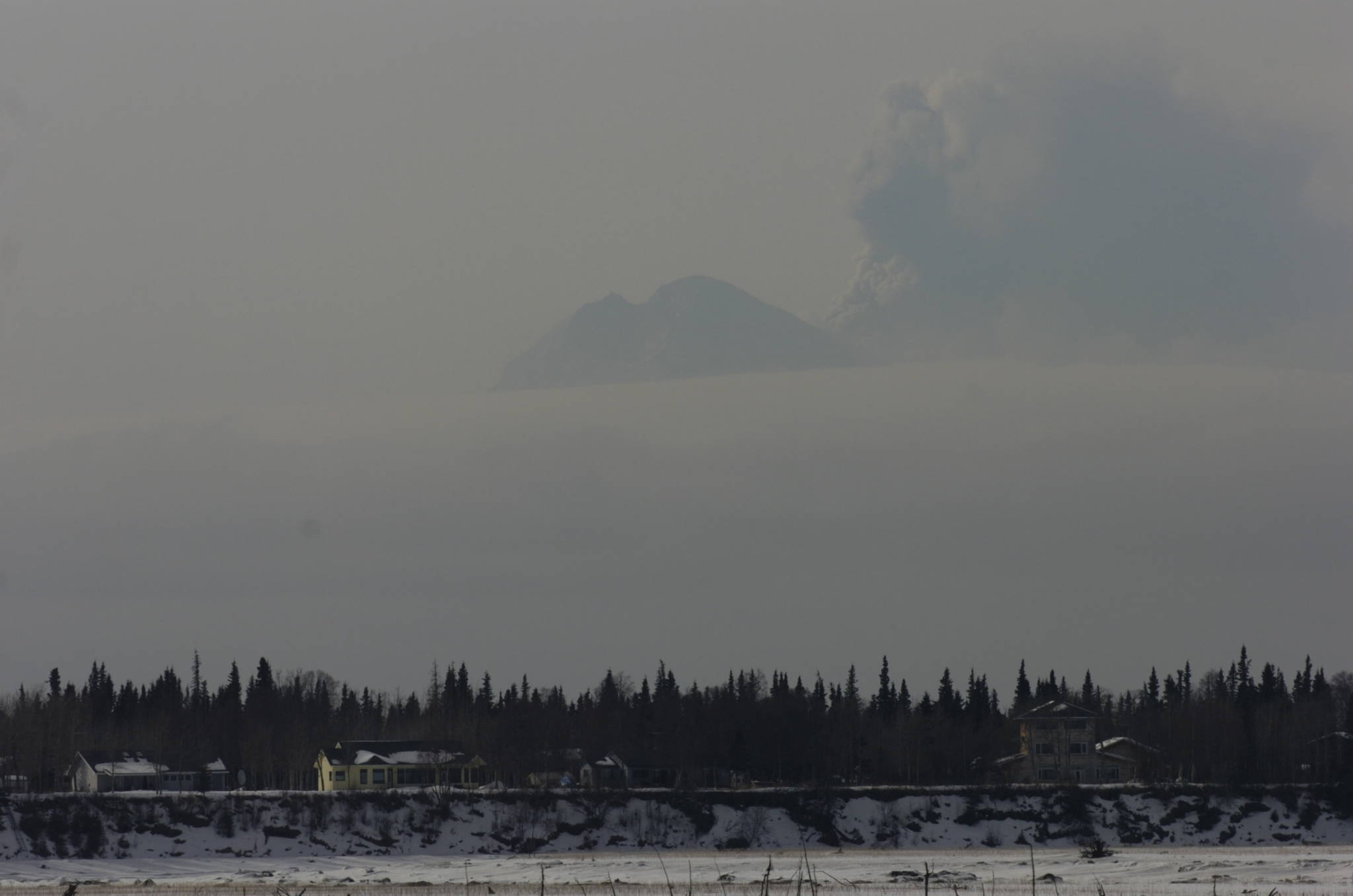 Redoubt erupting March 2009. (Clarion file photo)