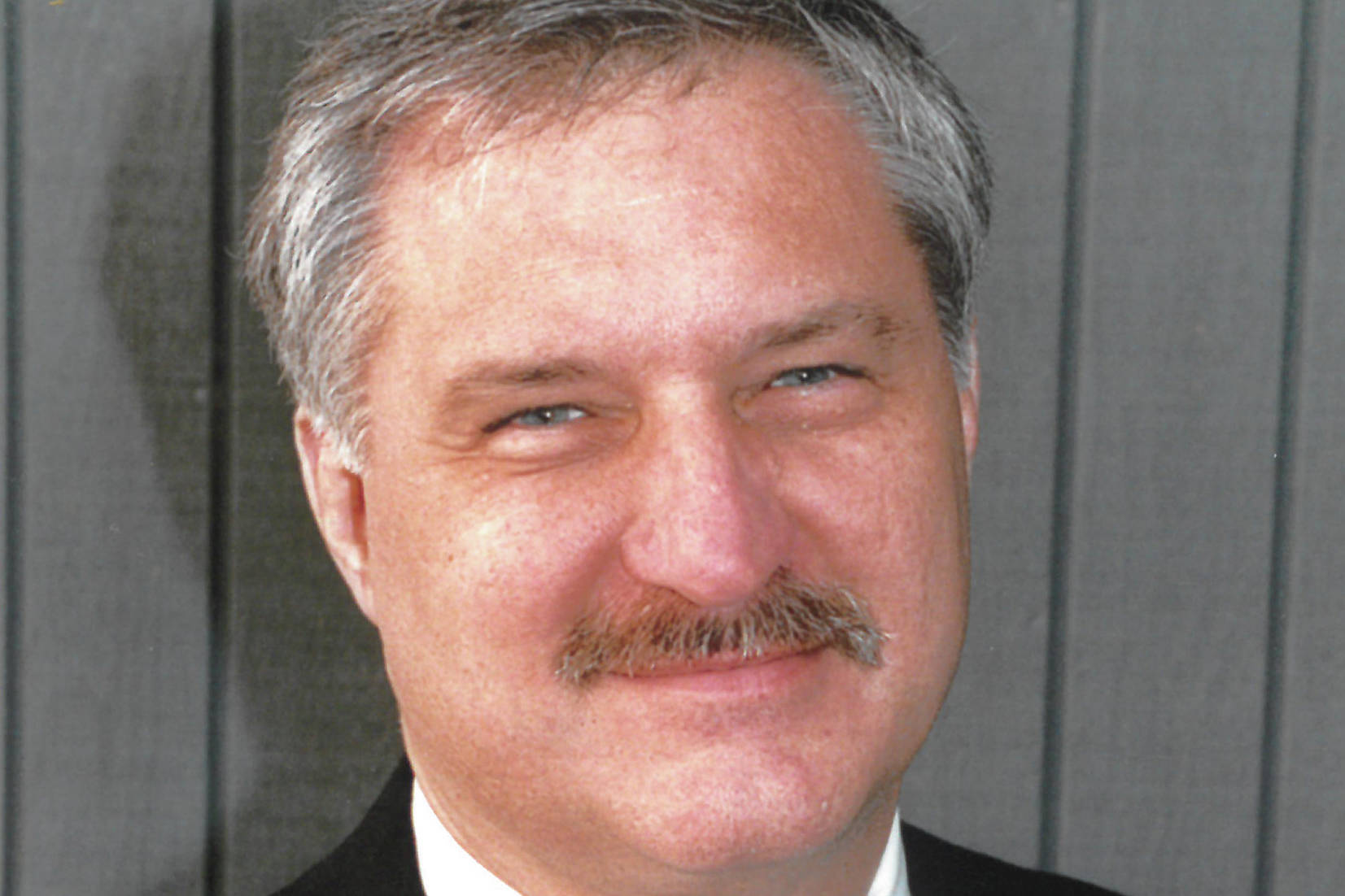 Gary Thomas in a January 2002 photo after he was promoted to Homer News editor and publisher. (Homer News file photo)