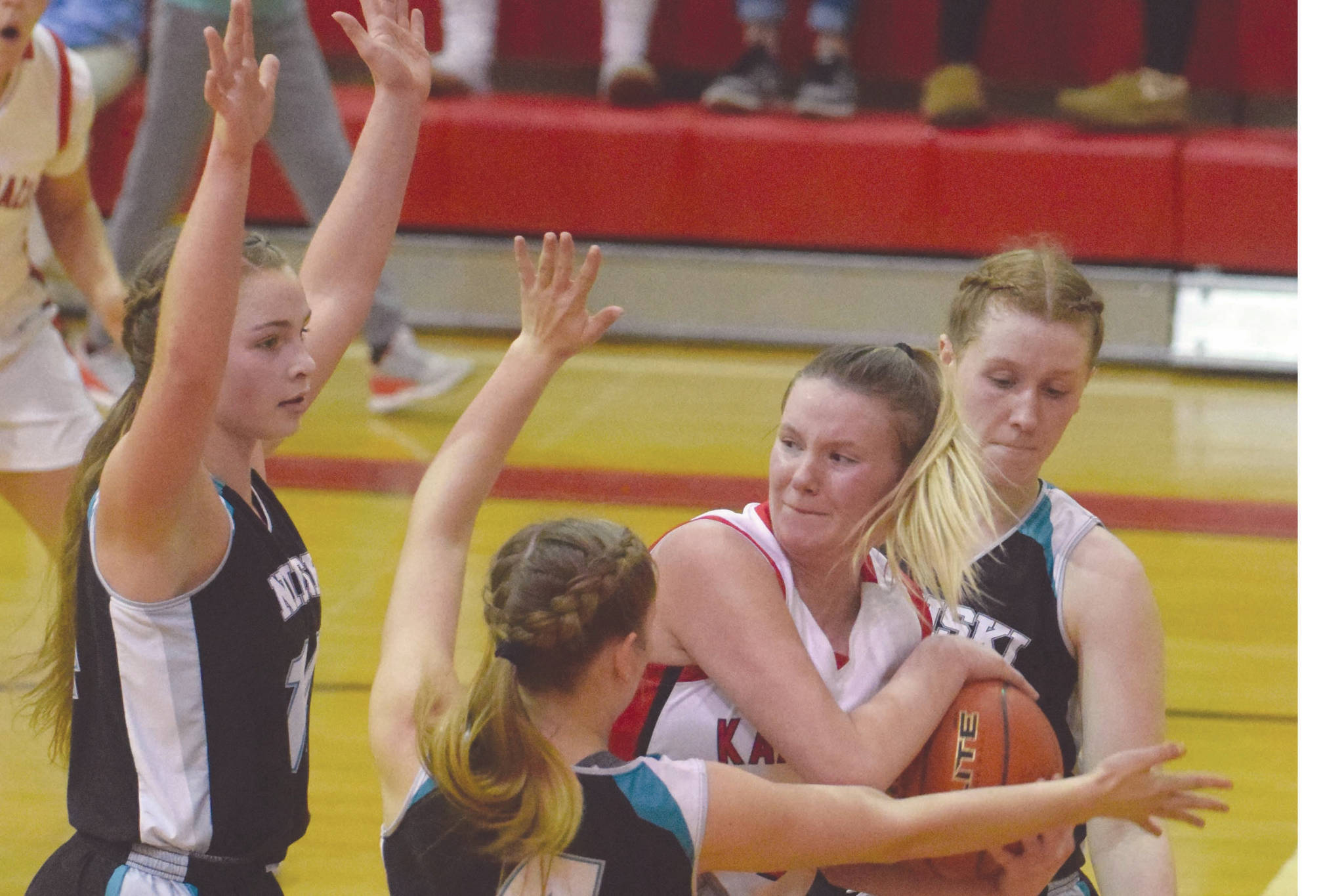 Kenai cagers sweep Nikiski in 2 tight contests