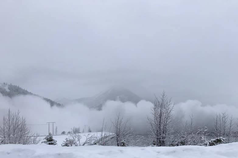 Significant snowfall prompts Seward Highway closure