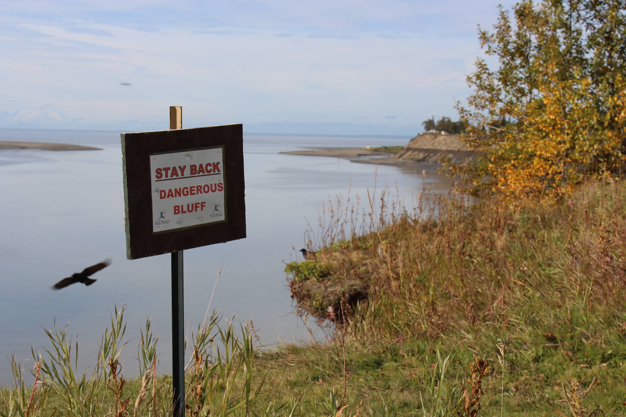 A sign warning residents of of bluff erosion is seen at the end of Spur View Drive in Kenai on Monday. (Photo by Brian Mazurek/Peninsula Clarion)