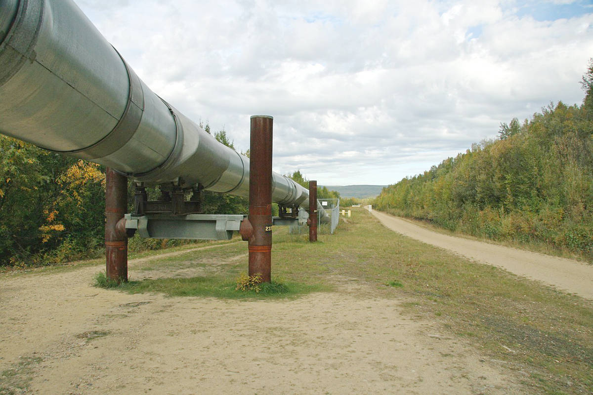 https://pixabay.com/photos/alaska-alaska-pipeline-oil-67304/