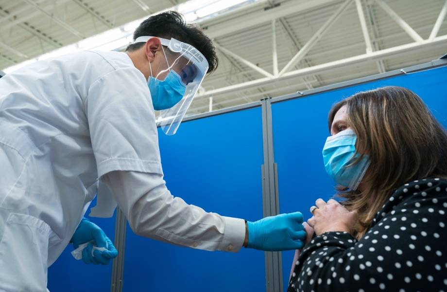 A Walmart pharmacy manager administers a dose of a COVID-19 vaccine to a patient. (Photo courtesy of Walmart)