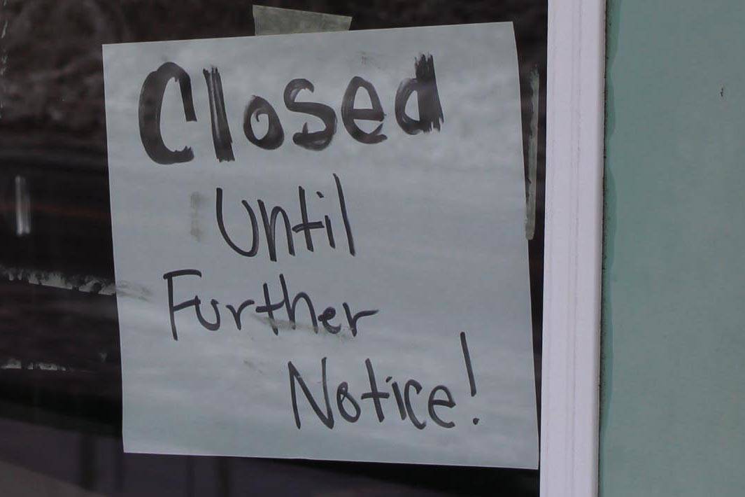 A sign outside of RD’s Barber Shop indicating that they are closed can be seen here in Kenai, Alaska on March 25, 2020. (Photo by Brian Mazurek/Peninsula Clarion)