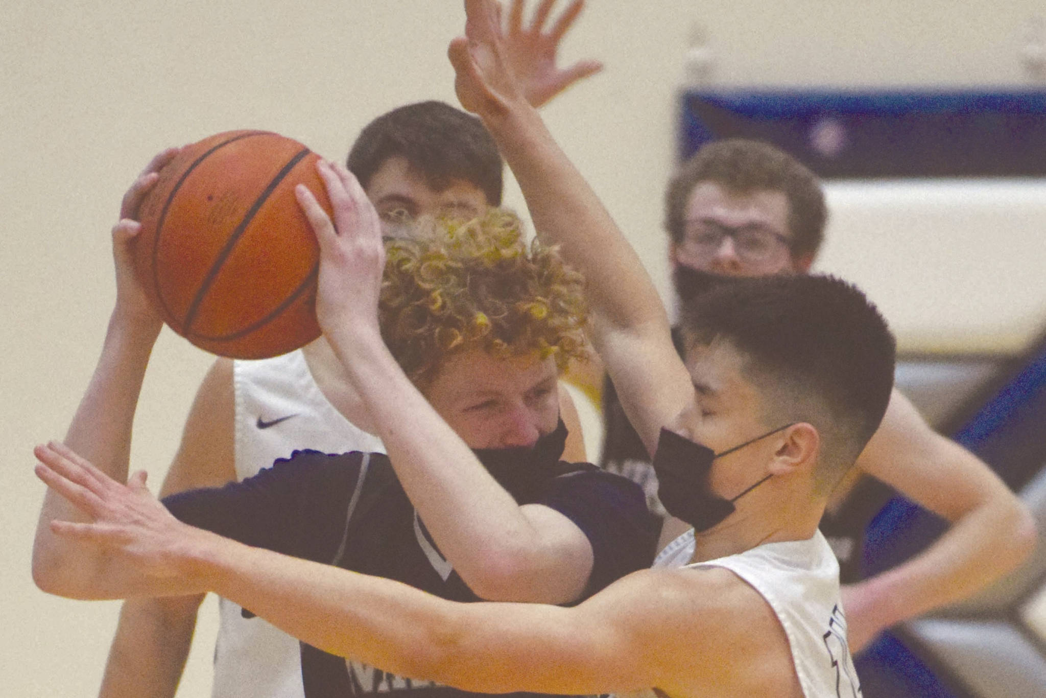 Nikiski's Brady Bostic faces pressure from Soldotna's Daniel McRorie on Saturday, Feb. 13, 2021, at Soldotna High School in Soldotna, Alaska. (Photo by Jeff Helminiak/Peninsula Clarion)