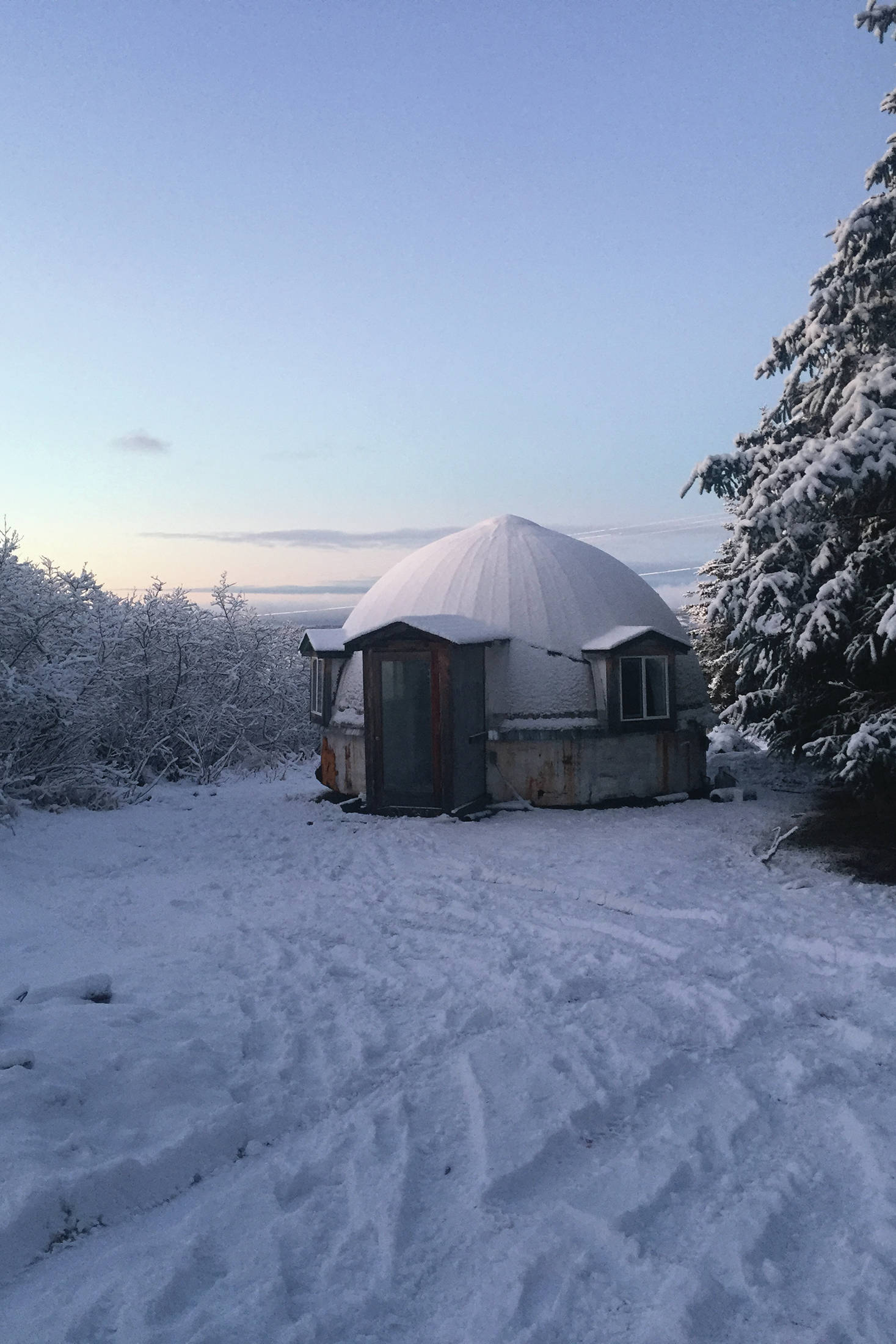 The author’s first dry cabin sits on a blanket of snow in 2018 on Ohlson Mountain Road near Homer, Alaska. (Photo by Megan Pacer/Homer News)