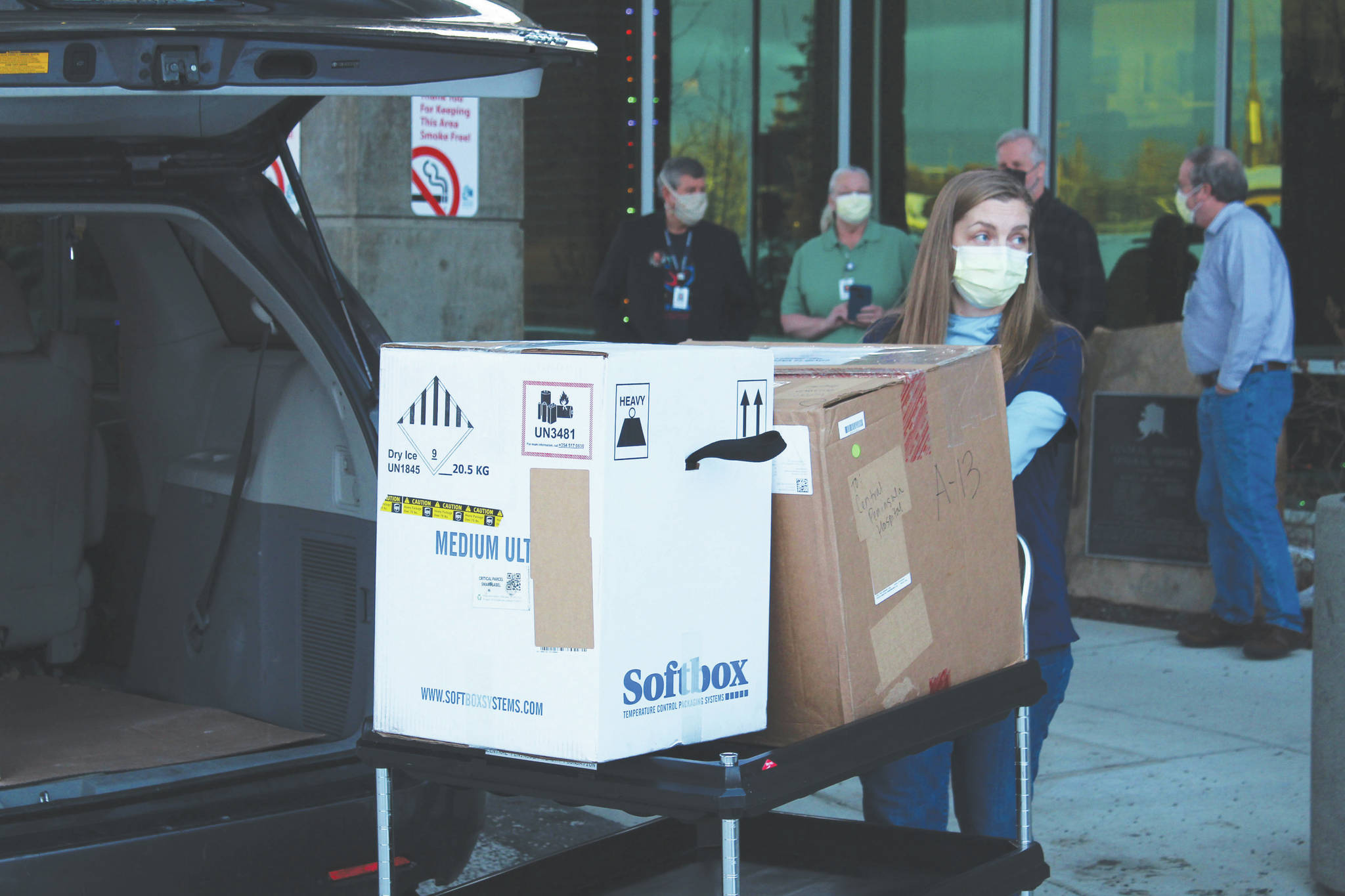 Ashlyn O’Hara/Peninsula Clarion
Central Peninsula Hospital Pharmacy Technician Jessica Hulet rolls a cart carrying doses of Pfizer’s COVID-19 vaccine into Central Peninsula Hospital on Dec. 16 in Soldotna.