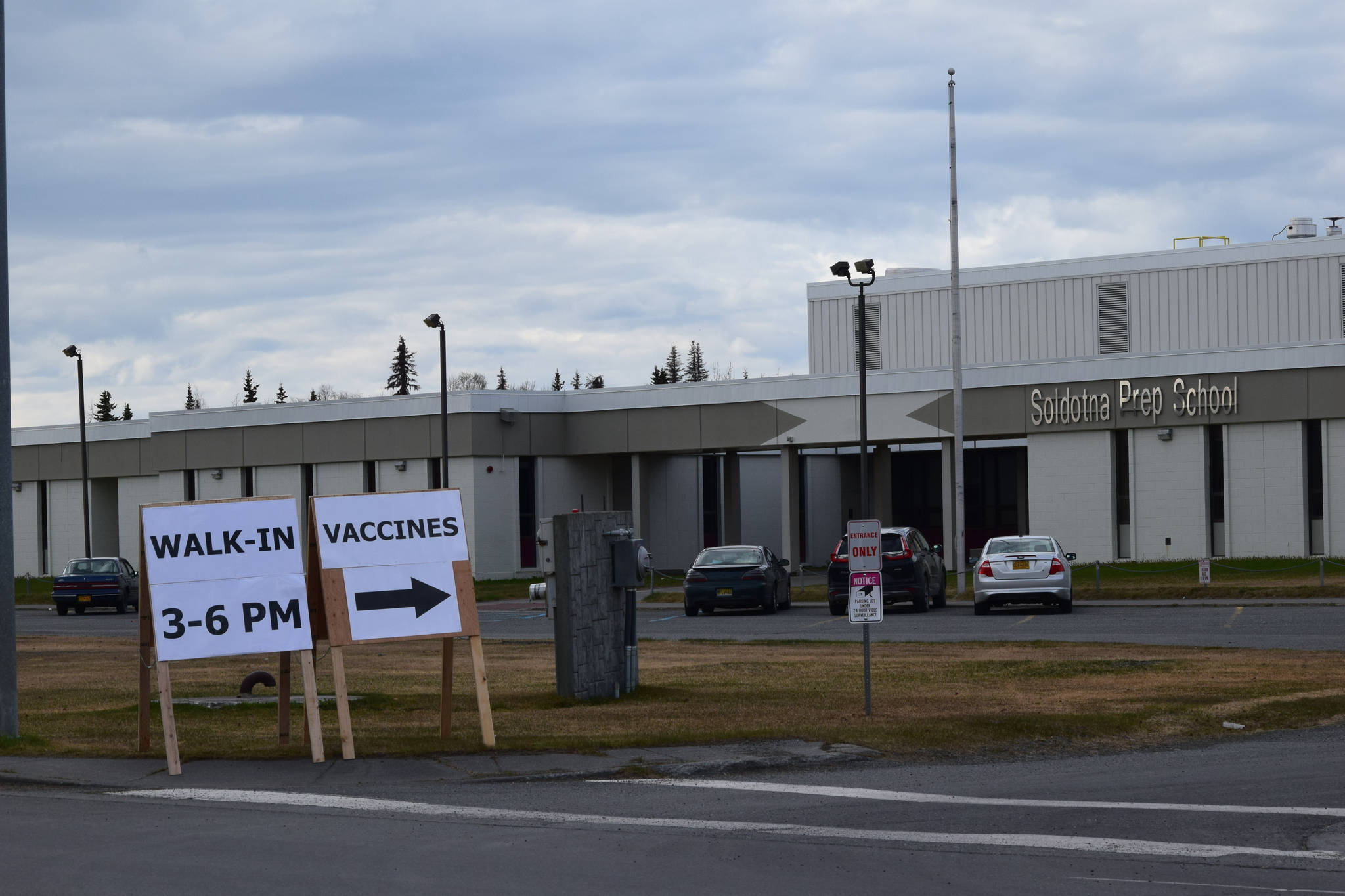 The Soldotna Professional Pharmacy and Kenai Peninsula Borough Office of Emergency Management offered the Pfizer-BioNTech, Moderna and Johnson & Johnson/Janssen vaccines at the walk-in clinic at Soldotna Prep School on Friday, May 14, 2021. (Camille Botello / Peninsula Clarion)