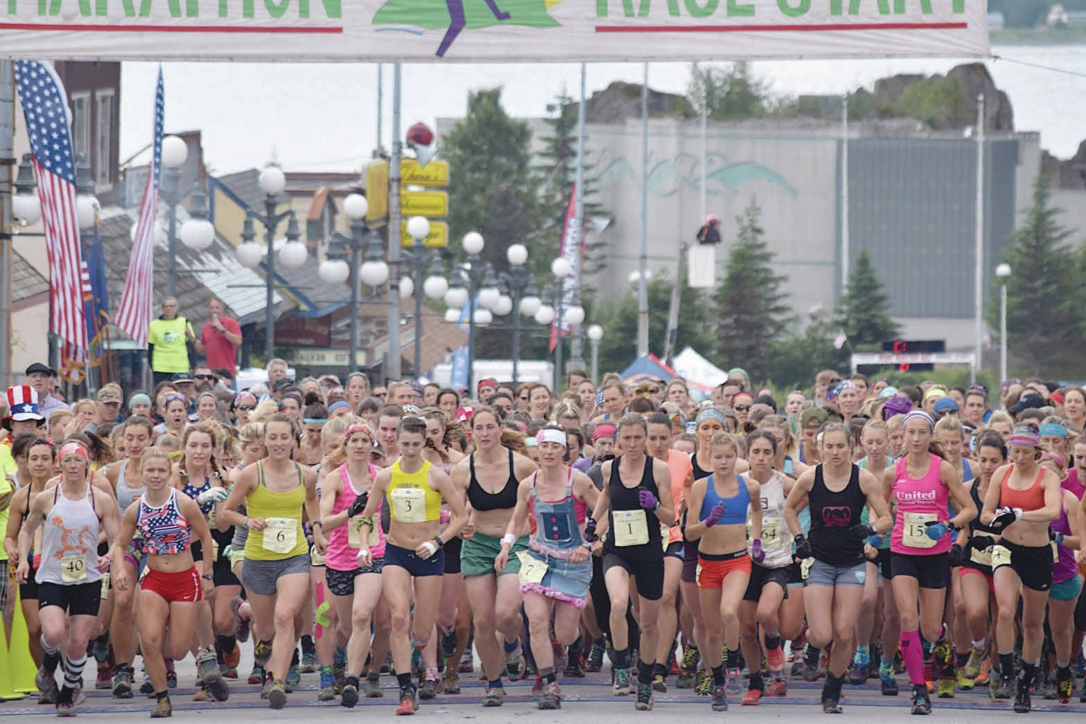 Jeff Helminiak/Peninsula Clarion
The women’s field takes to the course in 2017 at the Mount Marathon Race in Seward.