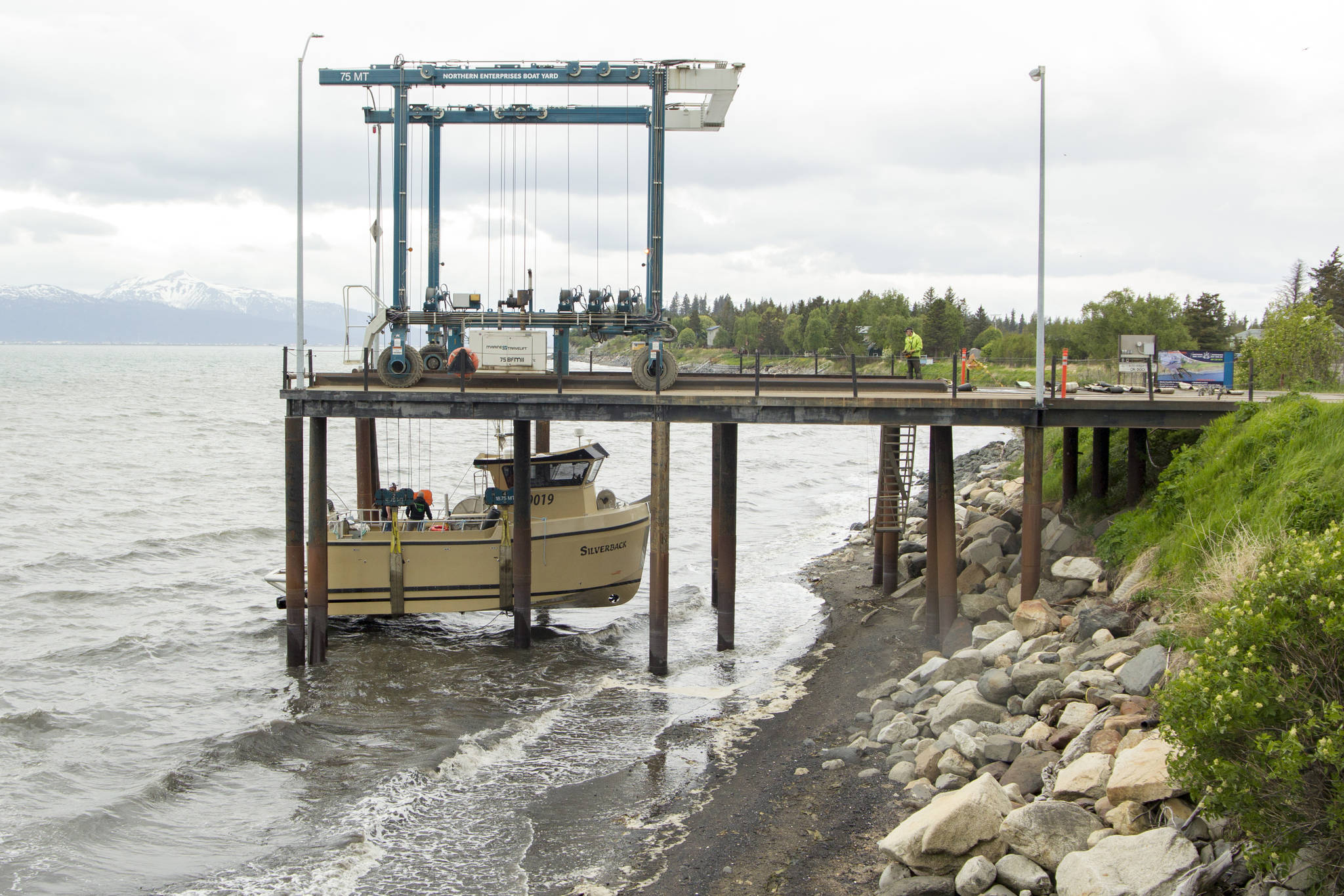 A boat is lifted out of the water at Northern Enterprises Boat Yard on Kachemak Drive. (Photo by Sarah Knapp/Homer News)