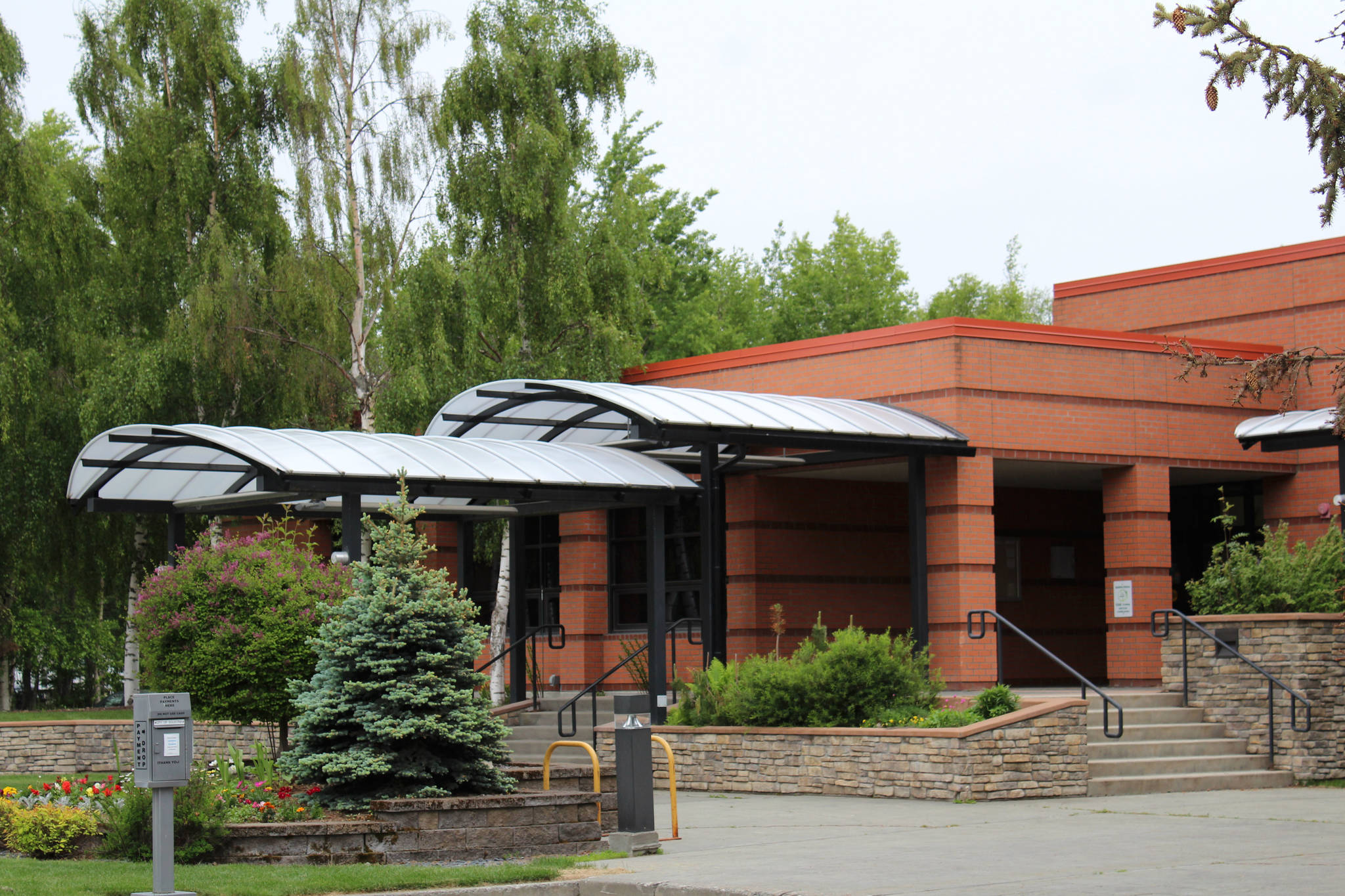 Soldotna City Hall is seen on Wednesday, June 23, 2021 in Soldotna, Alaska. (Ashlyn O’Hara/Peninsula Clarion)