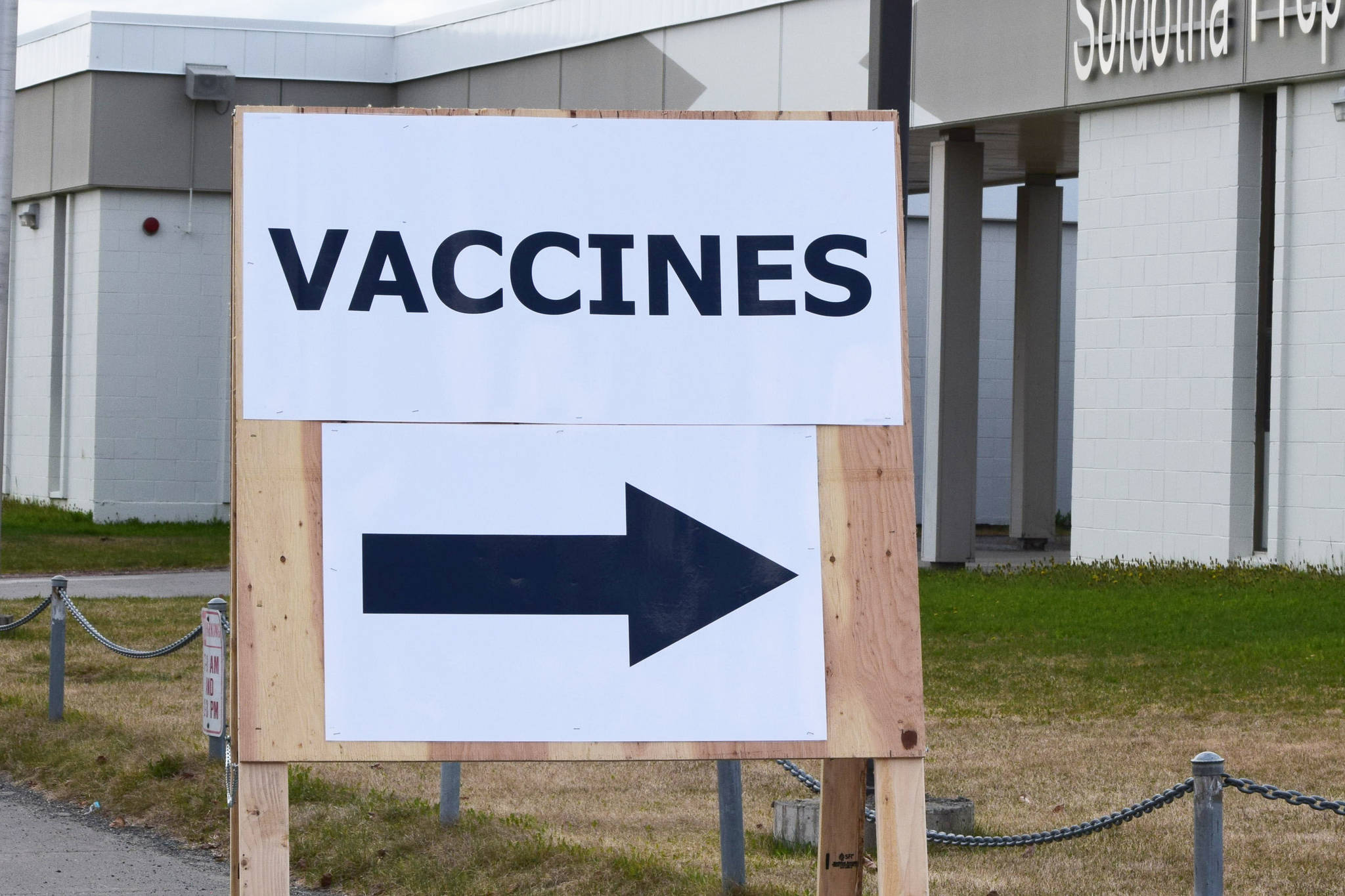 A sign directing people to the Soldotna Professional Pharmacy and Kenai Peninsula Borough Office of Emergency Management walk-in clinic at Soldotna Prep School on Friday, May 14, 2021. (Camille Botello/Peninsula Clarion)