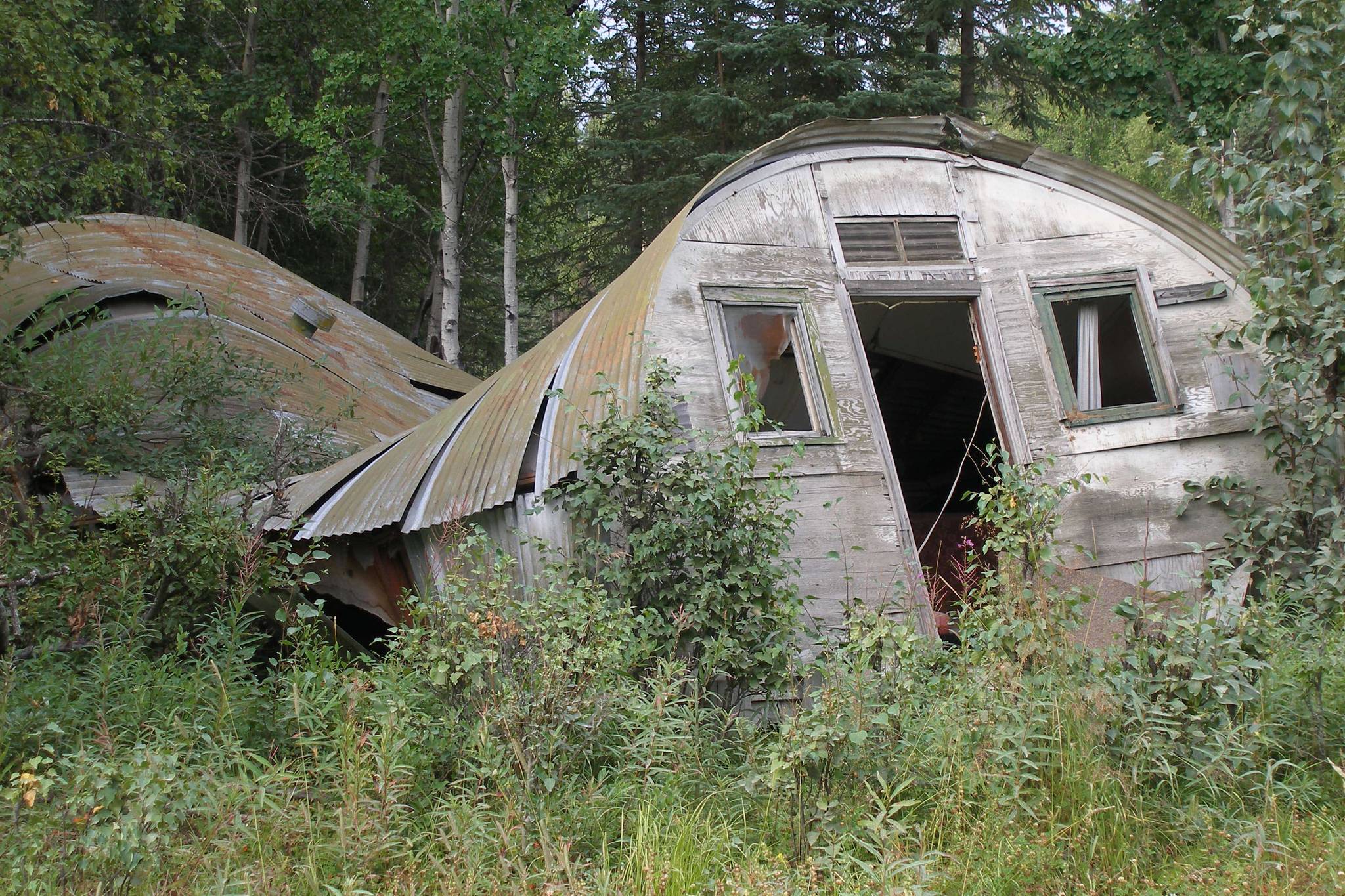 2007 photo by Clark Fair 
Sometimes called “Murder House” in the years after the killing, this dilapidated Quonset hut was the scene of the crime.