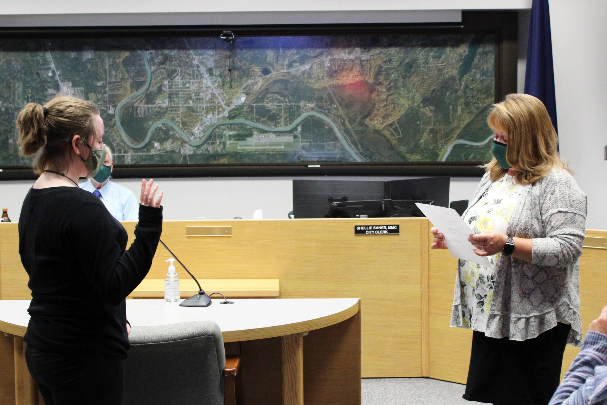 Soldotna City Clerk Shellie Saner (right) swears in Emma Knowles on Wednesday, Sept. 8, 2021 in Soldotna, Alaska. (Ashlyn O’Hara/Peninsula Clarion)