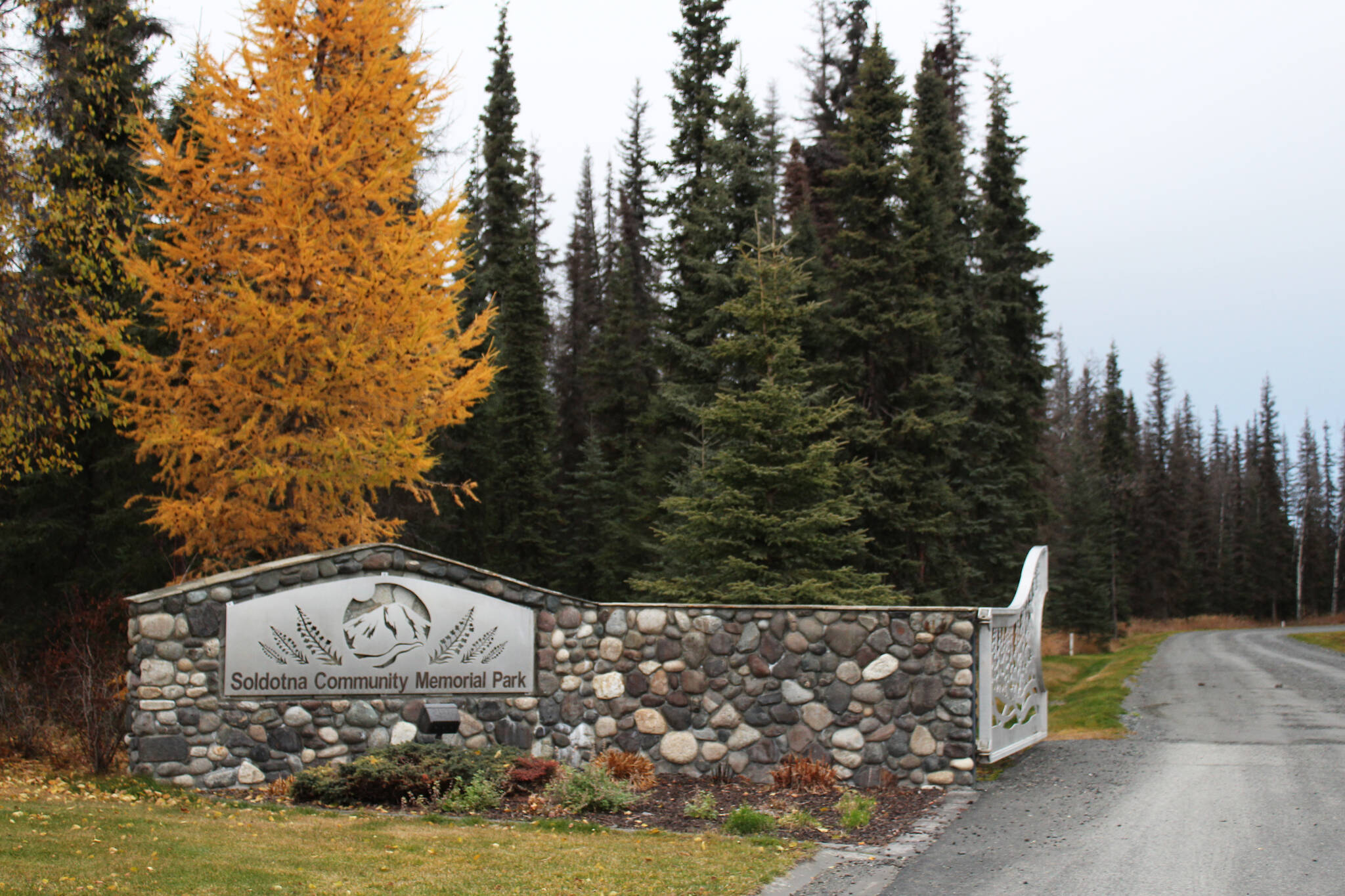 Gates indicate the entrance of Soldotna Community Memorial Park on Tuesday, Oct. 19, 2021 in Soldotna, Alaska. (Ashlyn O’Hara/Peninsula Clarion)