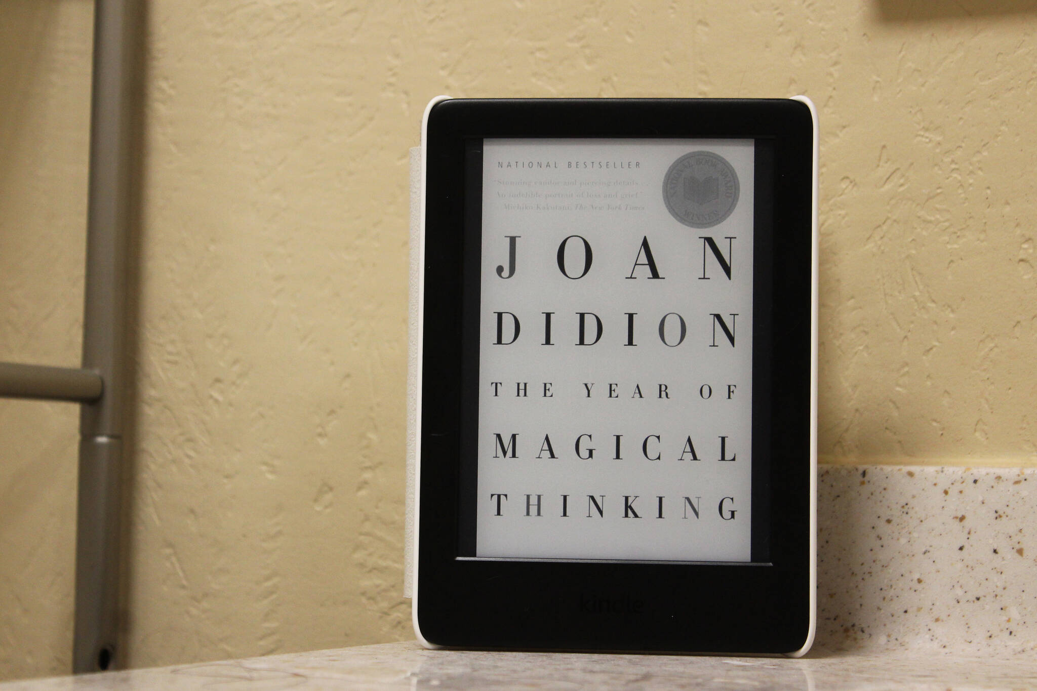 A copy of “The Year of Magical Thinking” by author Joan Didion is displayed on an e-reader. (Photo by Ashlyn O’Hara/Peninsula Clarion)